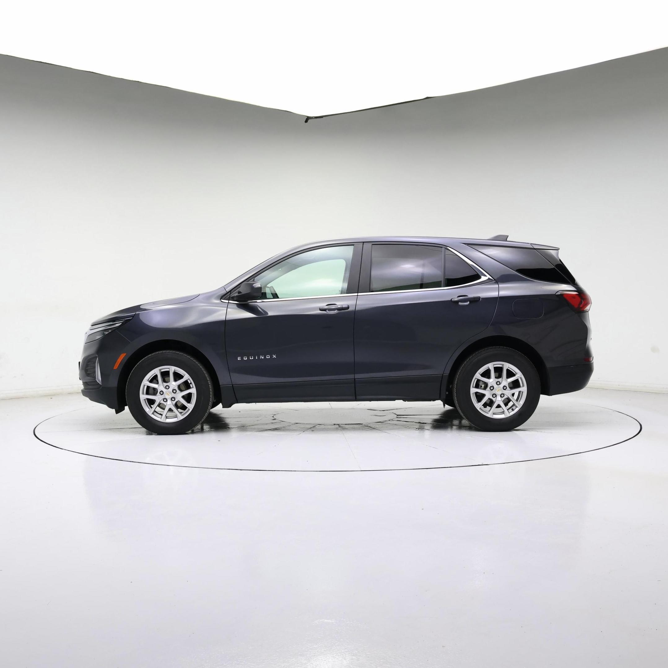 Thumbnail: 2022 Chevrolet Equinox - 3