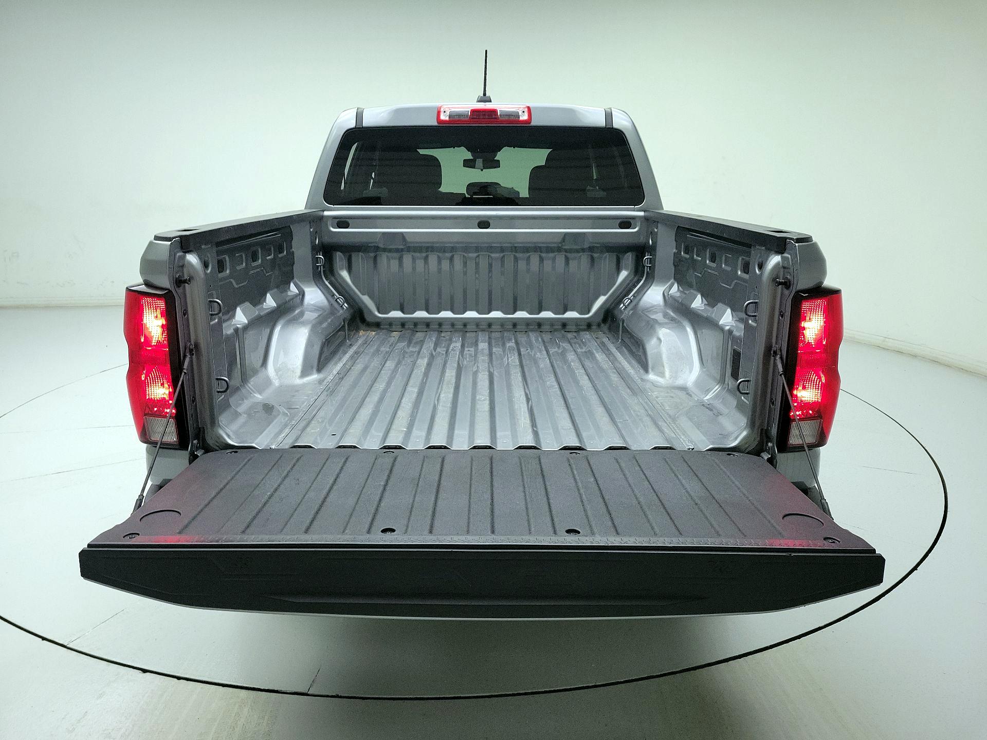 Thumbnail: 2023 Chevrolet Colorado - 20