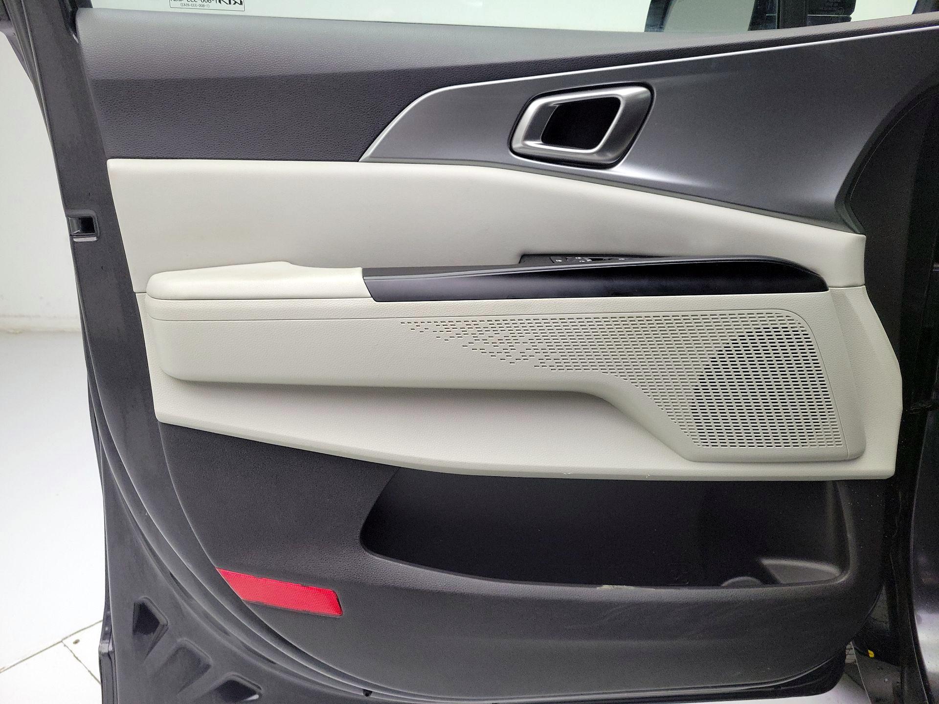 Thumbnail: 2022 Kia Carnival - 12