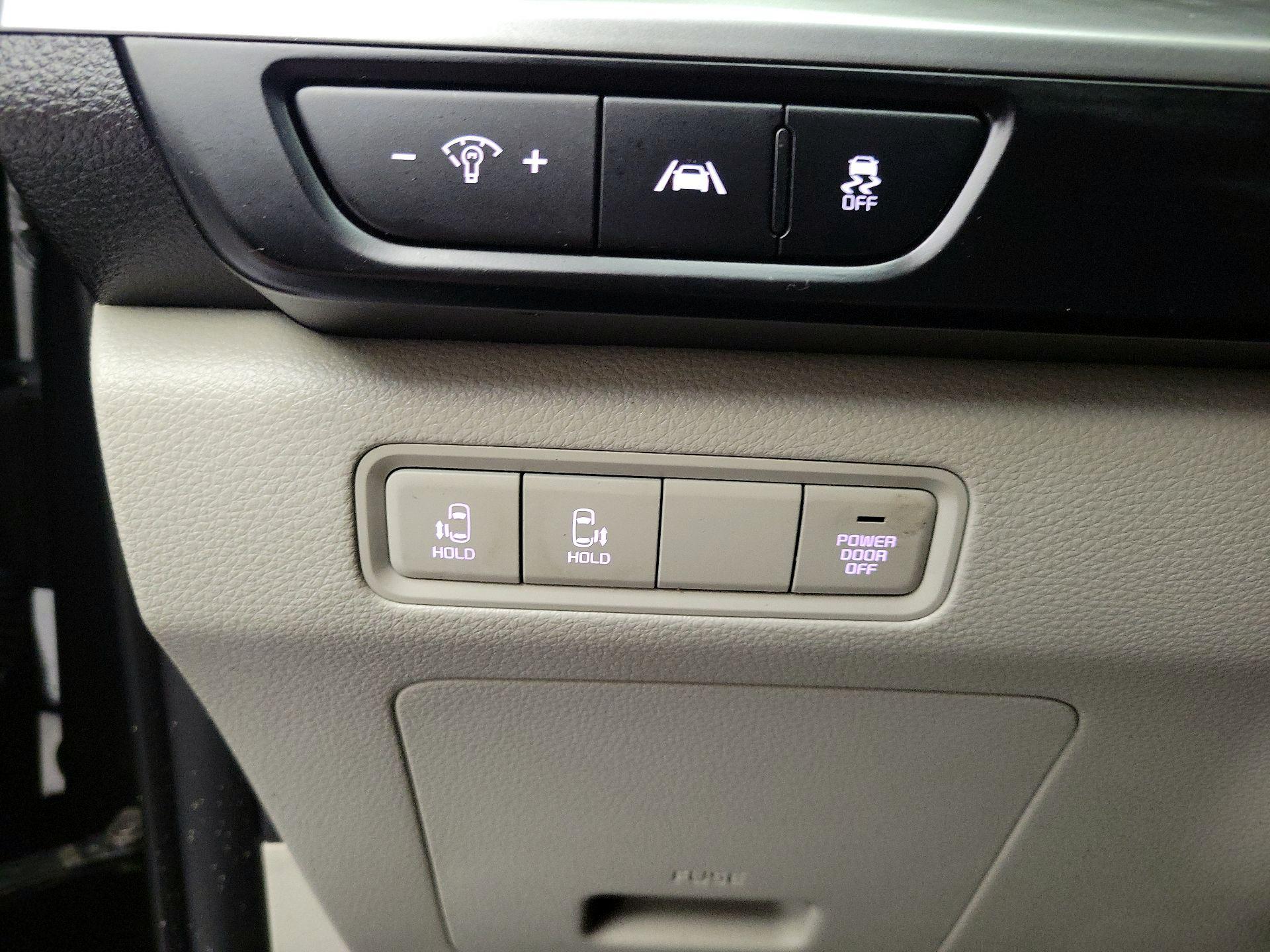 Thumbnail: 2022 Kia Carnival - 13