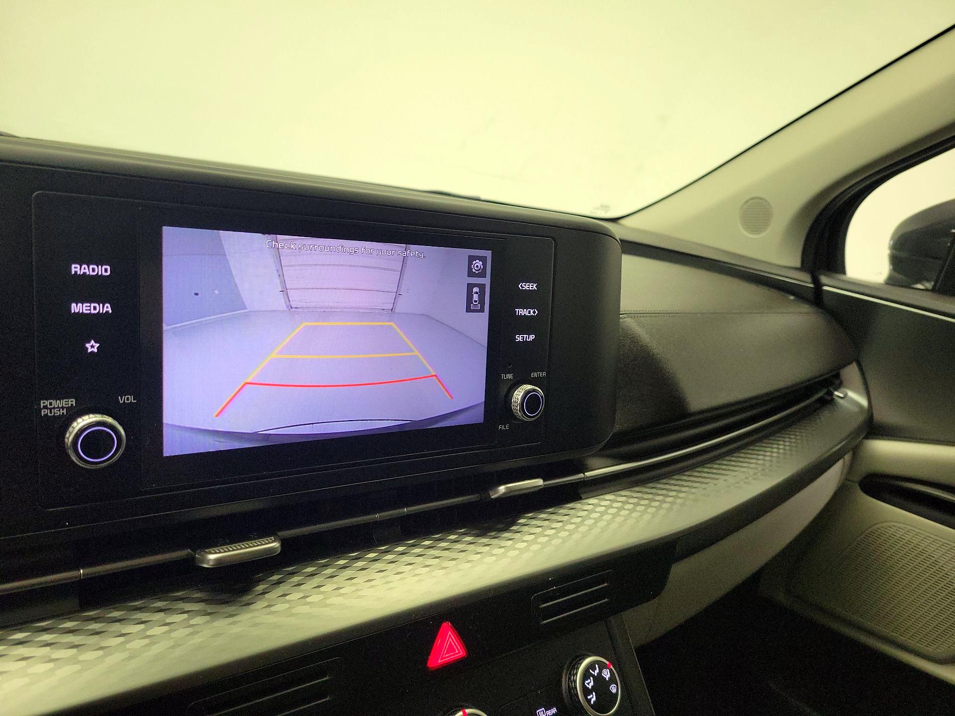 Thumbnail: 2022 Kia Carnival - 14