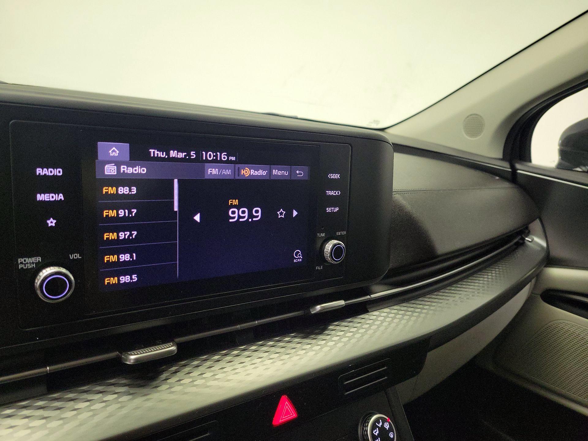 Thumbnail: 2022 Kia Carnival - 15