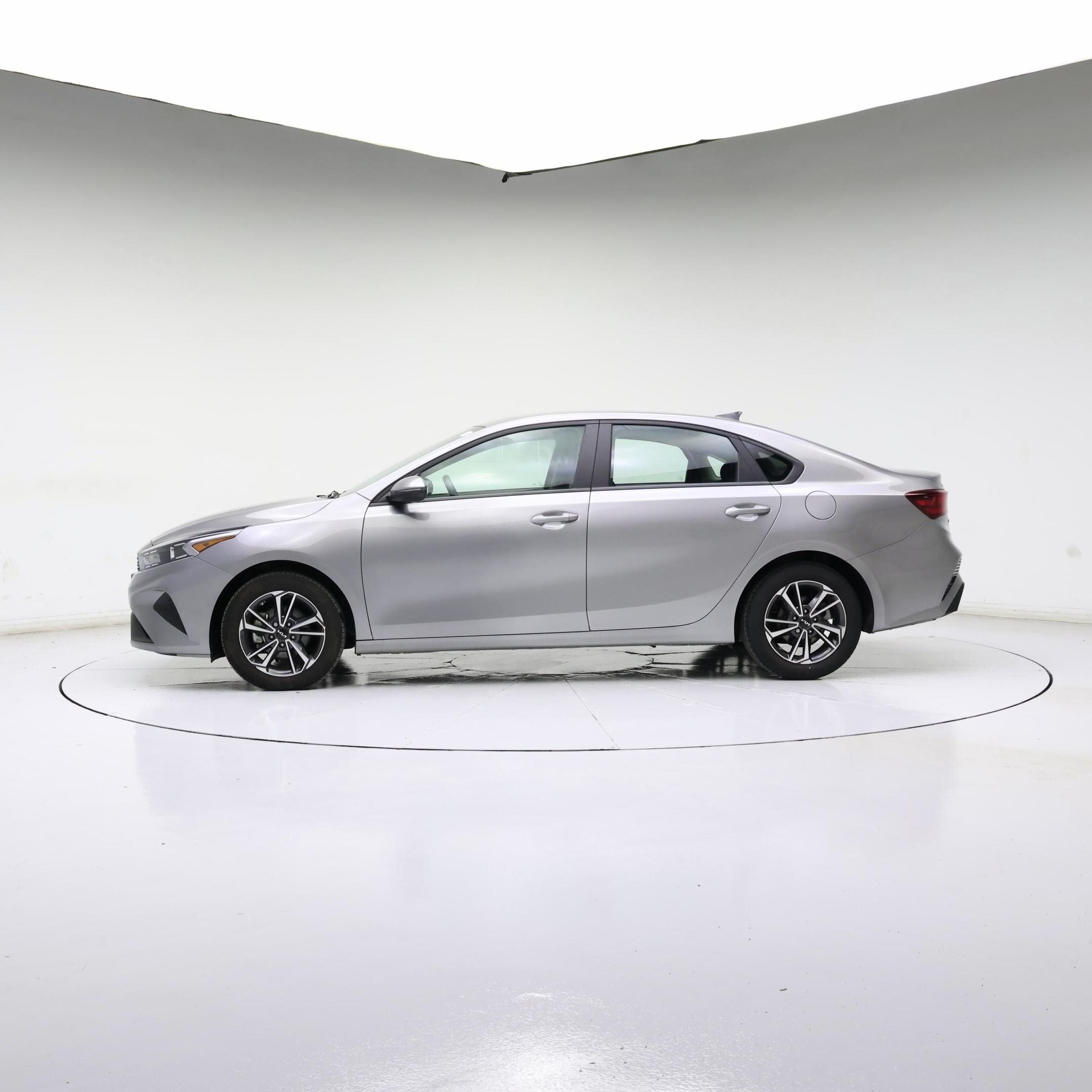 Thumbnail: 2024 Kia Forte - 3