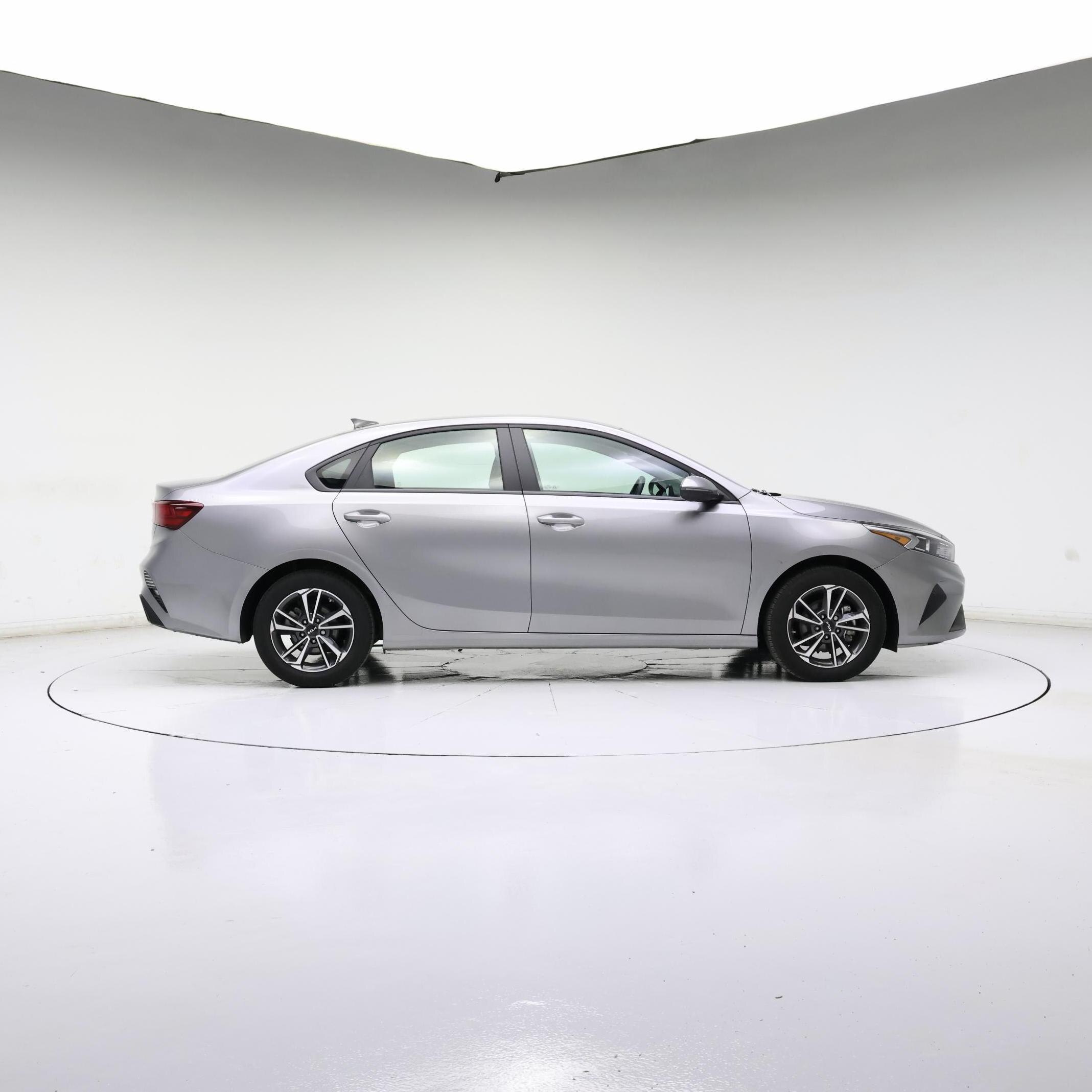 Thumbnail: 2024 Kia Forte - 7