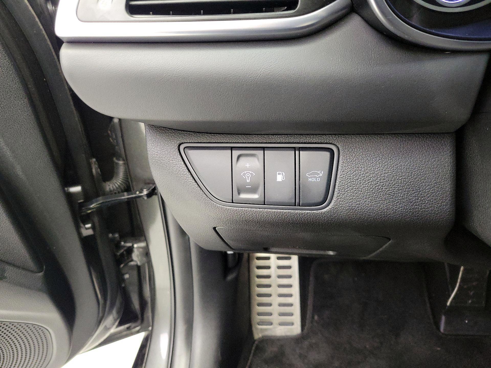 Thumbnail: 2023 Genesis G70 - 13