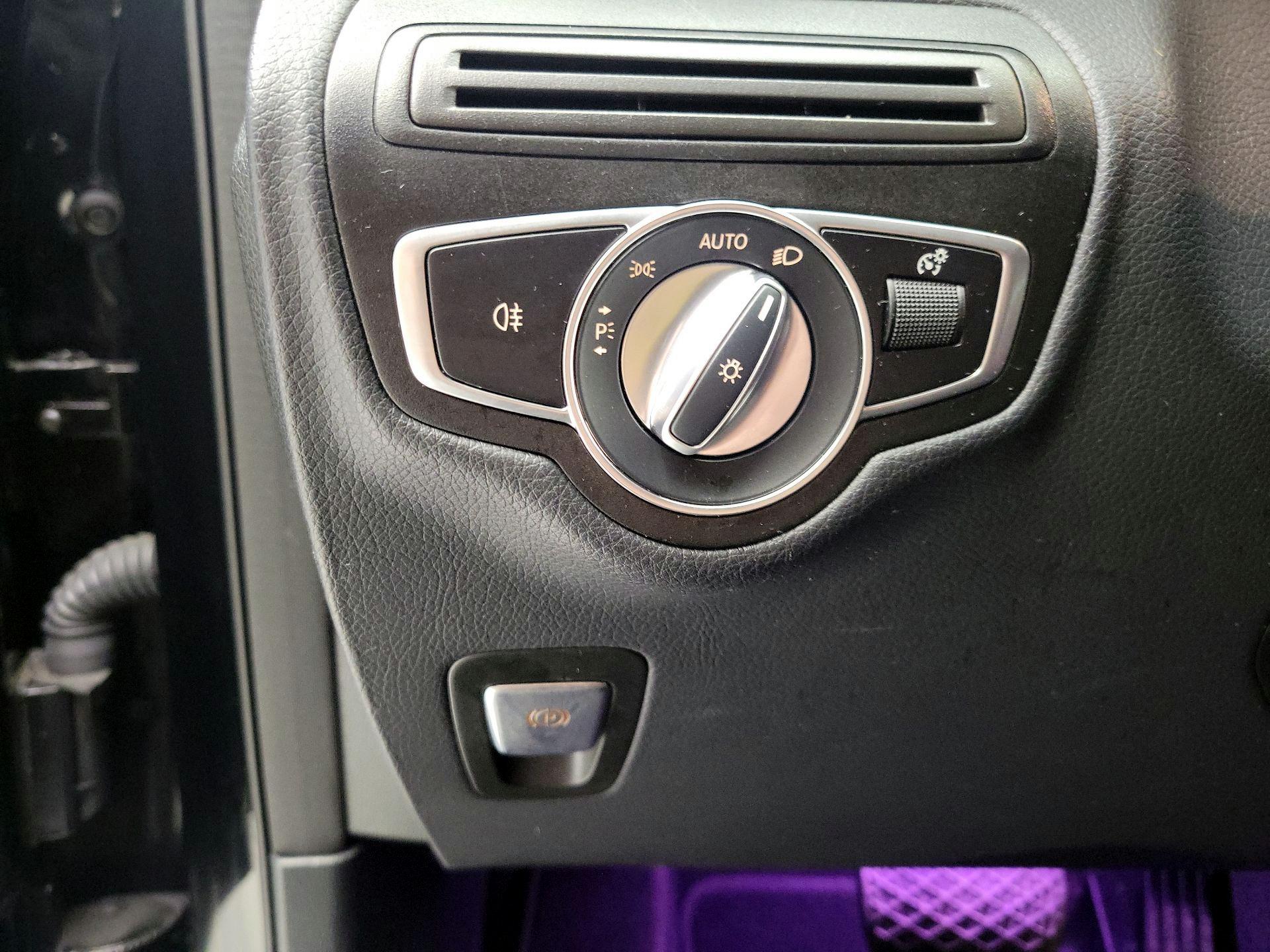 Thumbnail: 2022 Mercedes-Benz GLC - 13