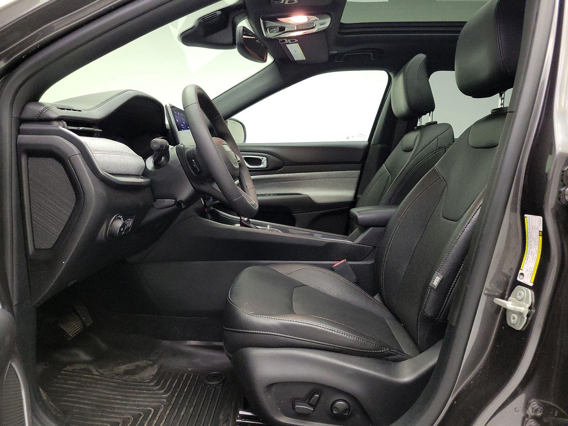 Thumbnail: 2023 Jeep Compass - 11