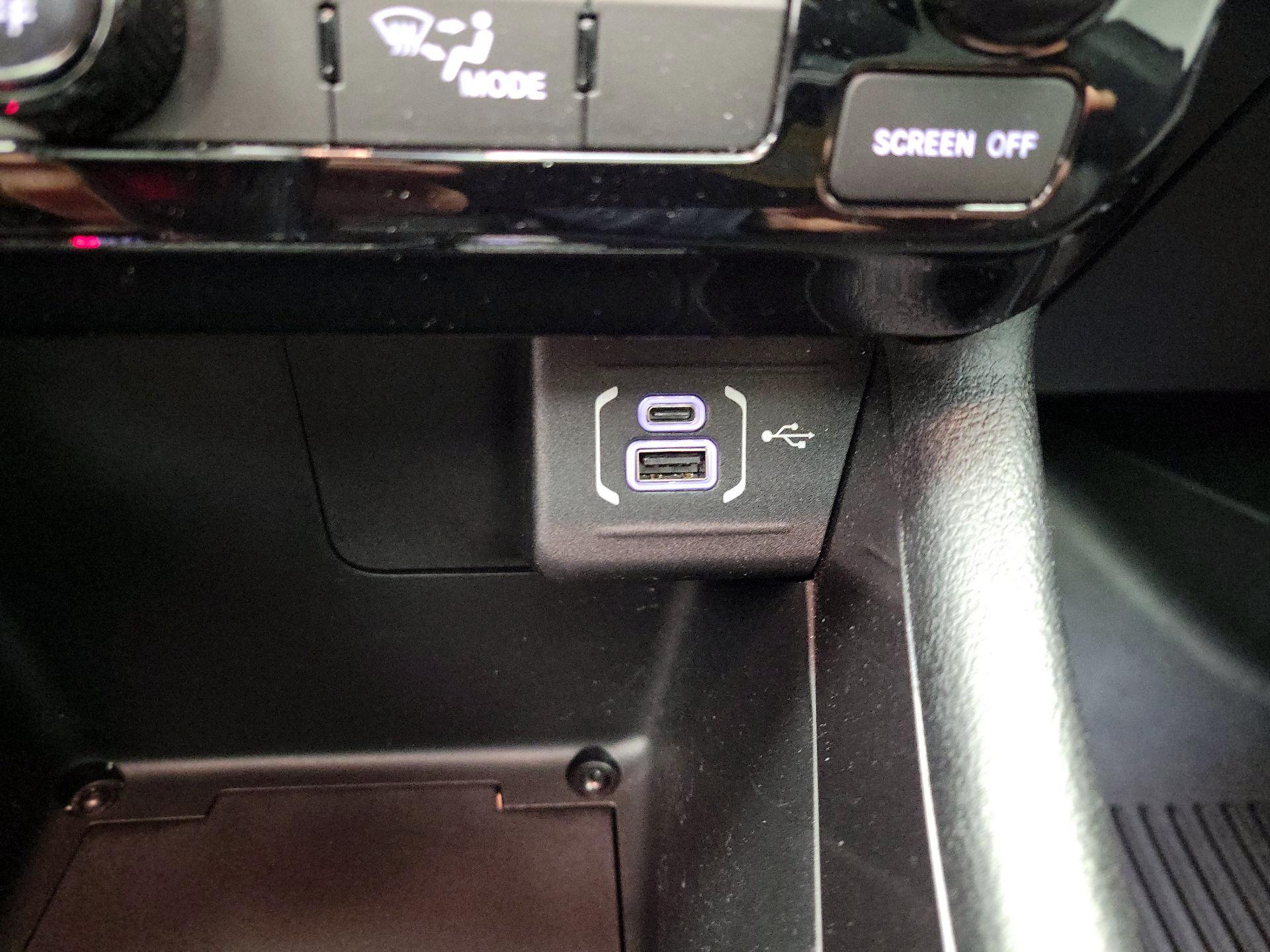 Thumbnail: 2023 Jeep Compass - 18