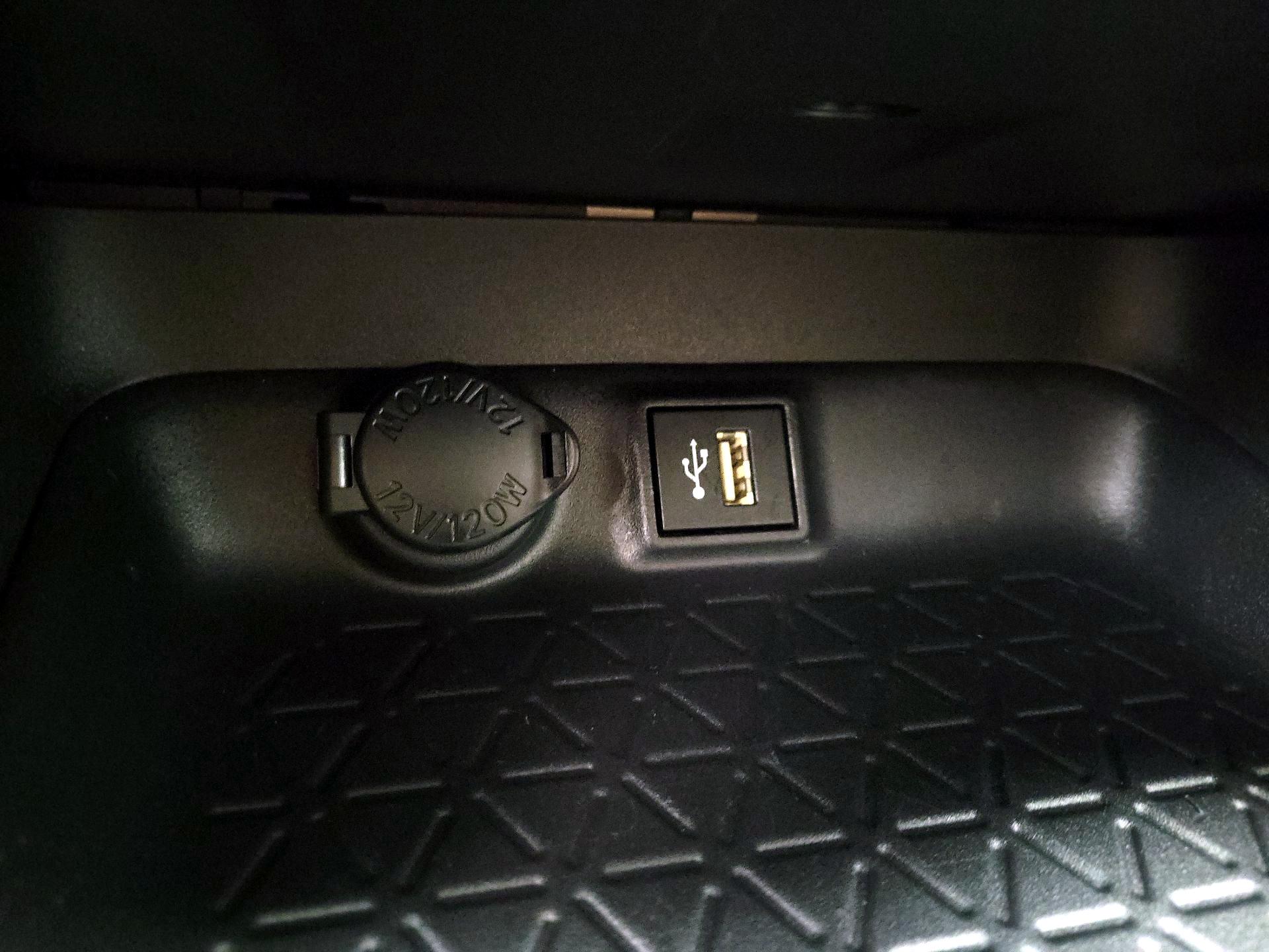 Thumbnail: 2025 Toyota RAV4 - 17