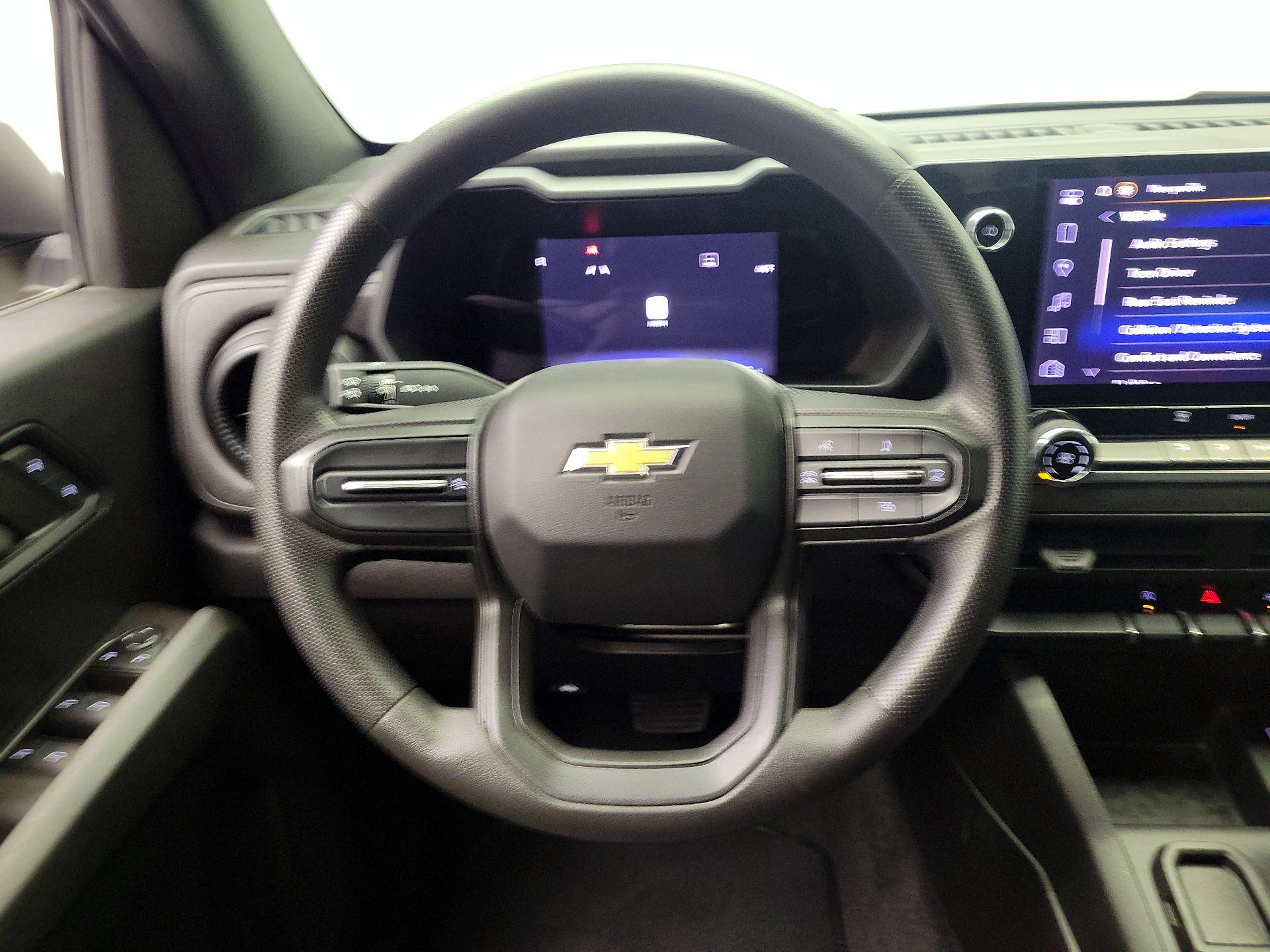 Thumbnail: 2023 Chevrolet Colorado - 10