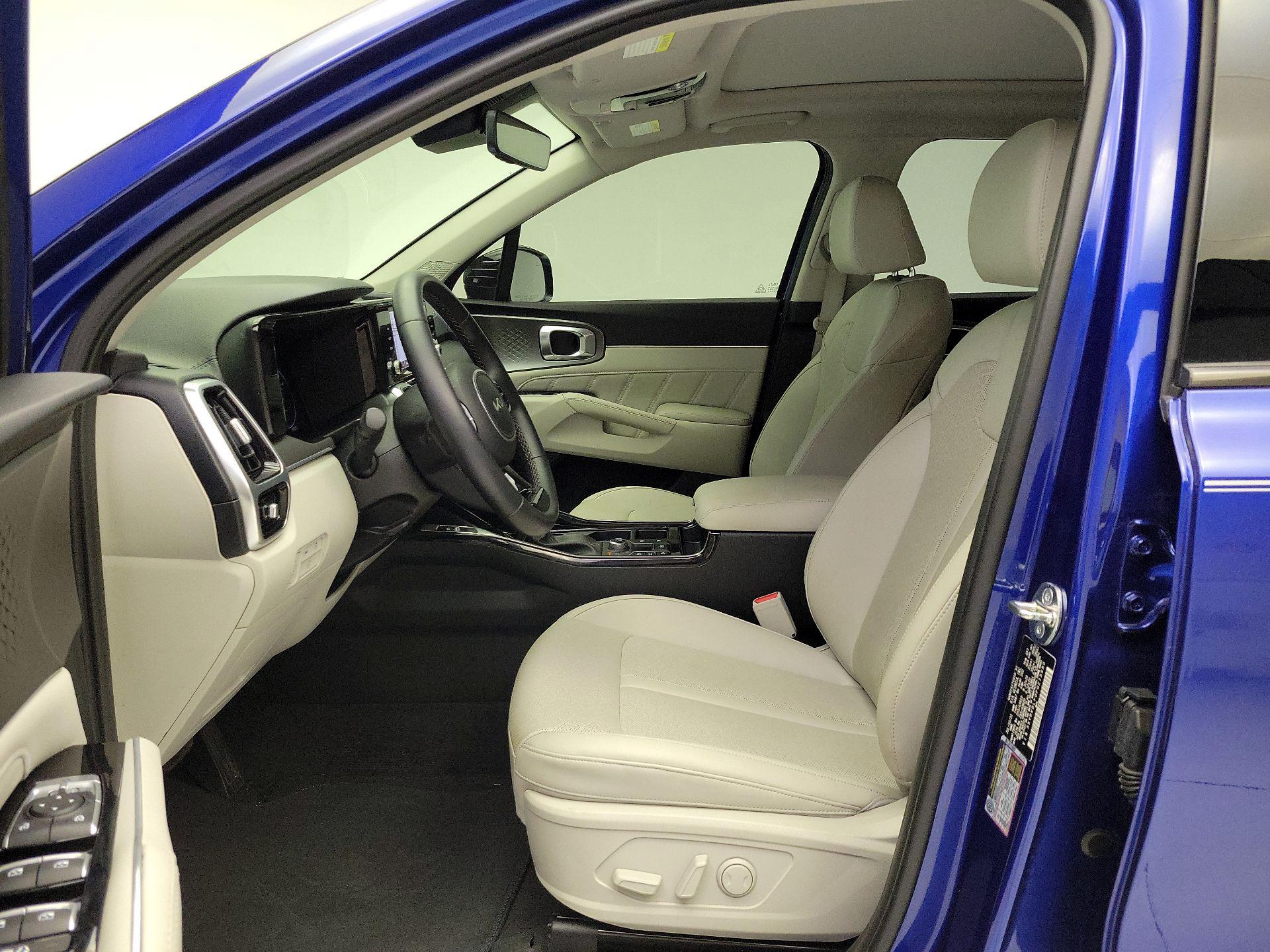 Thumbnail: 2023 Kia Sorento - 11