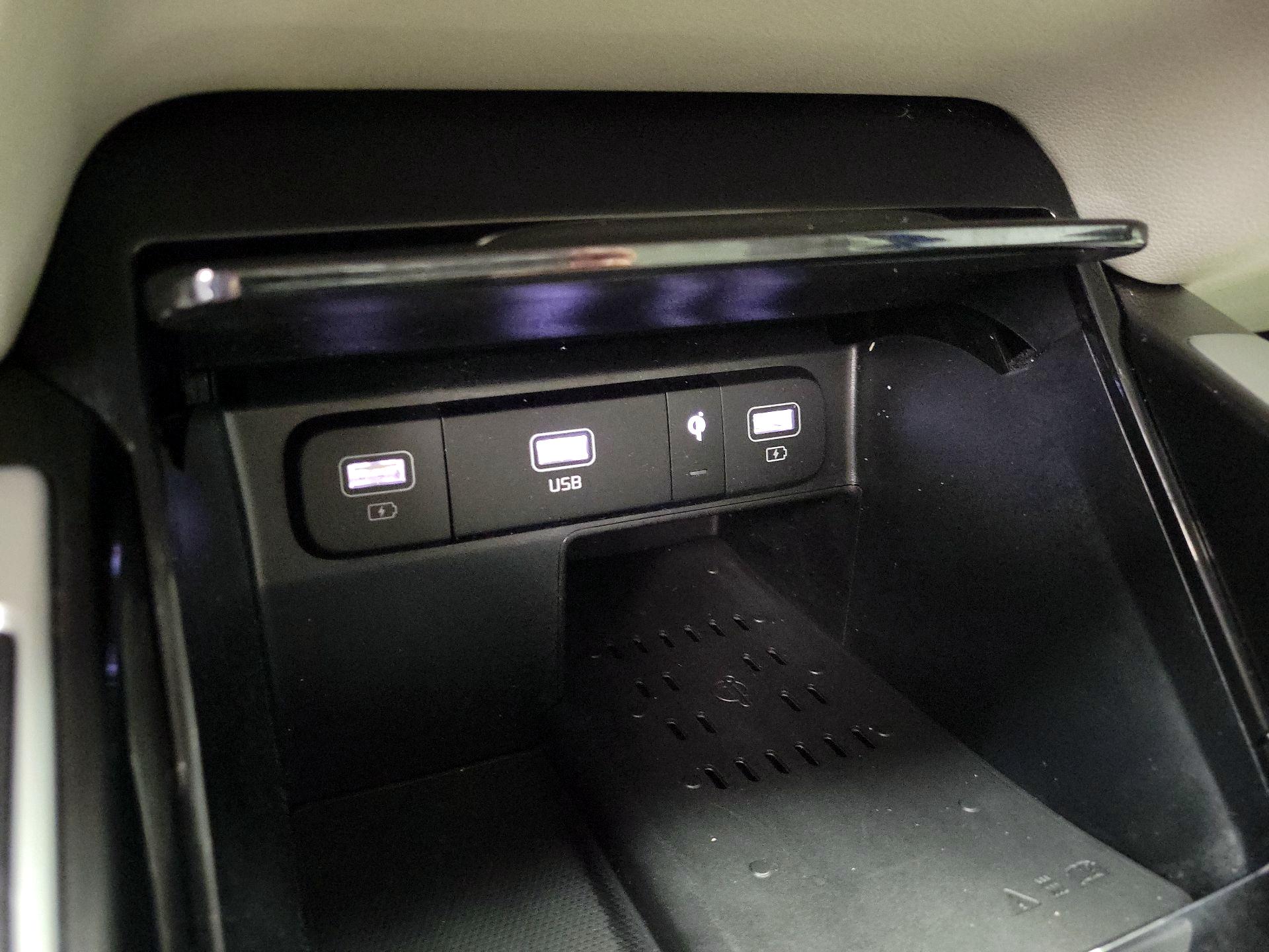 Thumbnail: 2023 Kia Sorento - 18