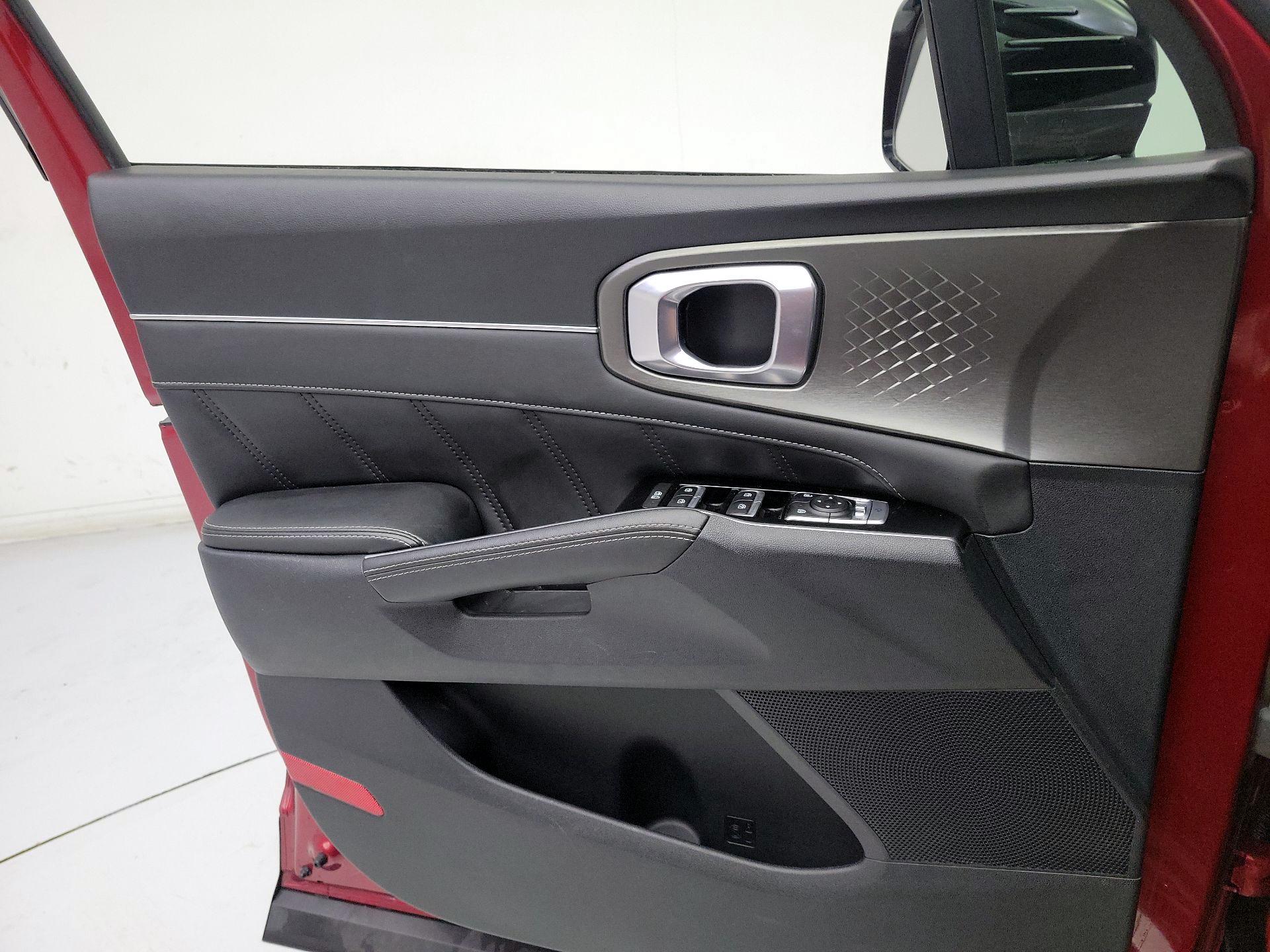 Thumbnail: 2023 Kia Sorento - 12