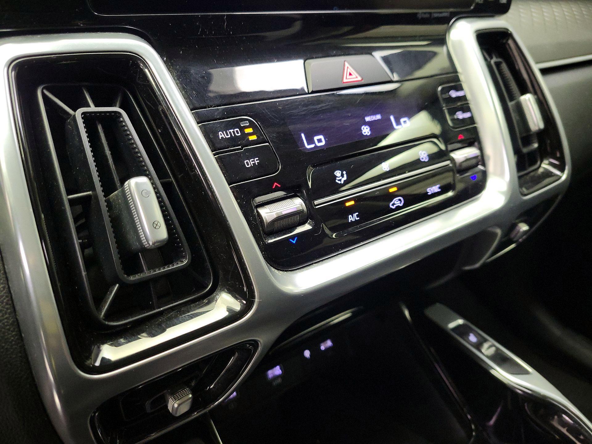 Thumbnail: 2023 Kia Sorento - 17