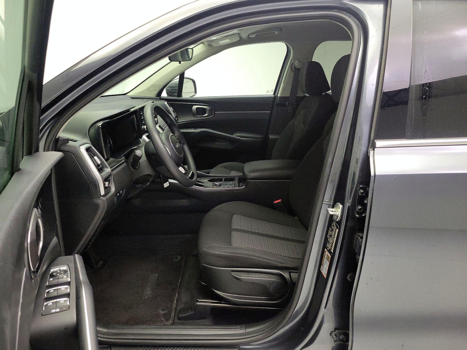 Thumbnail: 2023 Kia Sorento - 11