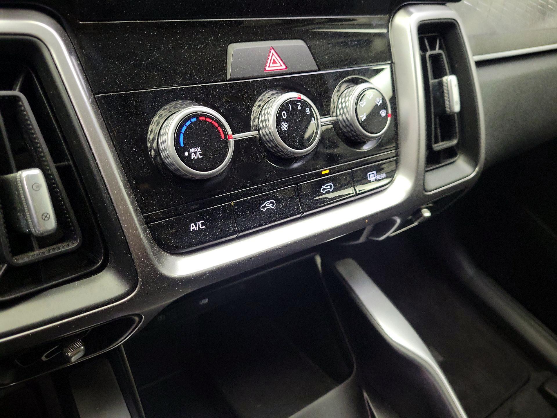 Thumbnail: 2023 Kia Sorento - 16