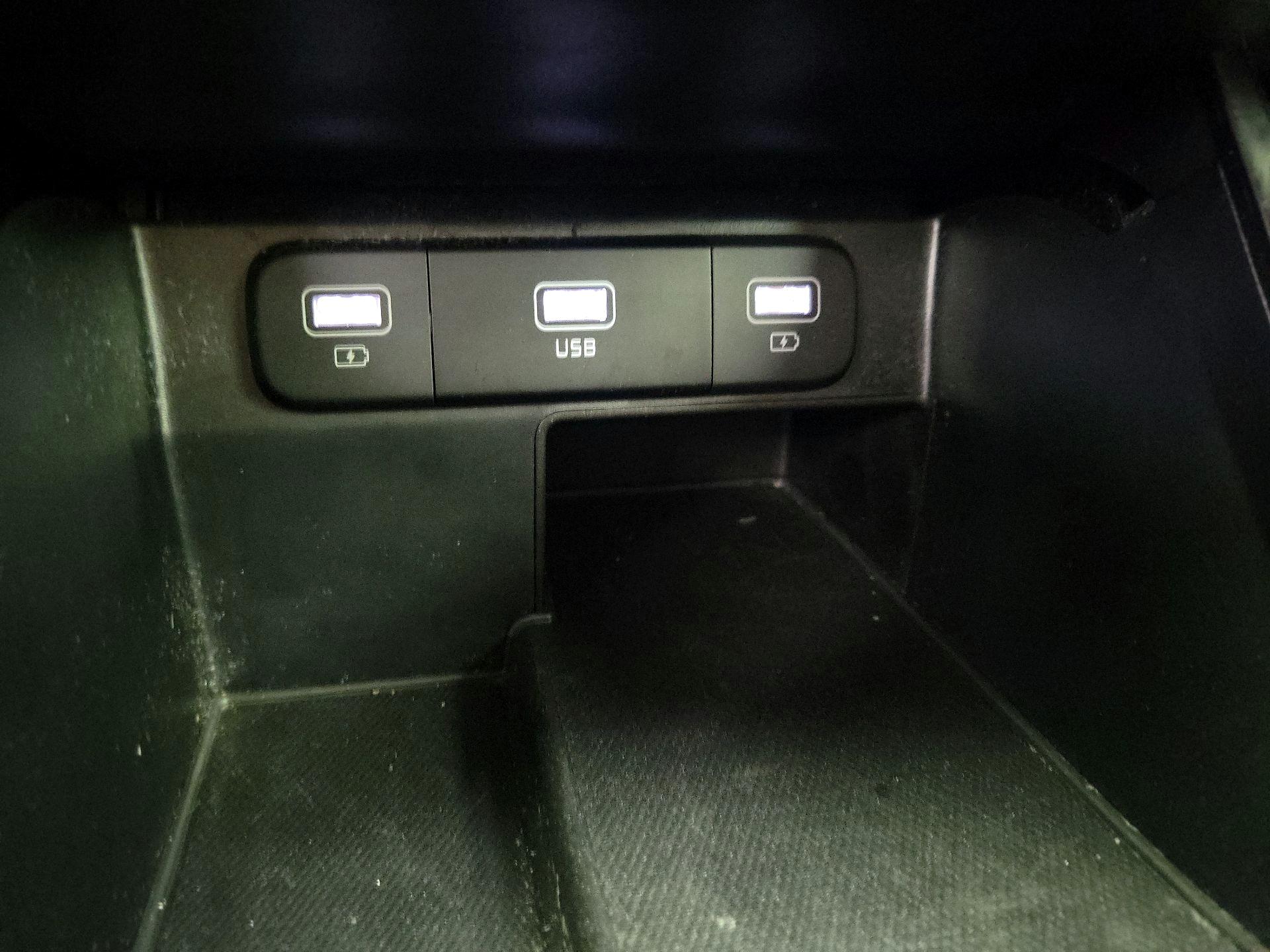 Thumbnail: 2023 Kia Sorento - 18