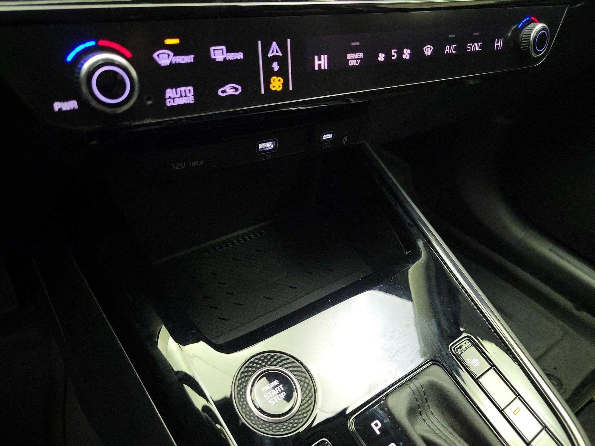 Thumbnail: 2024 Kia Niro - 17