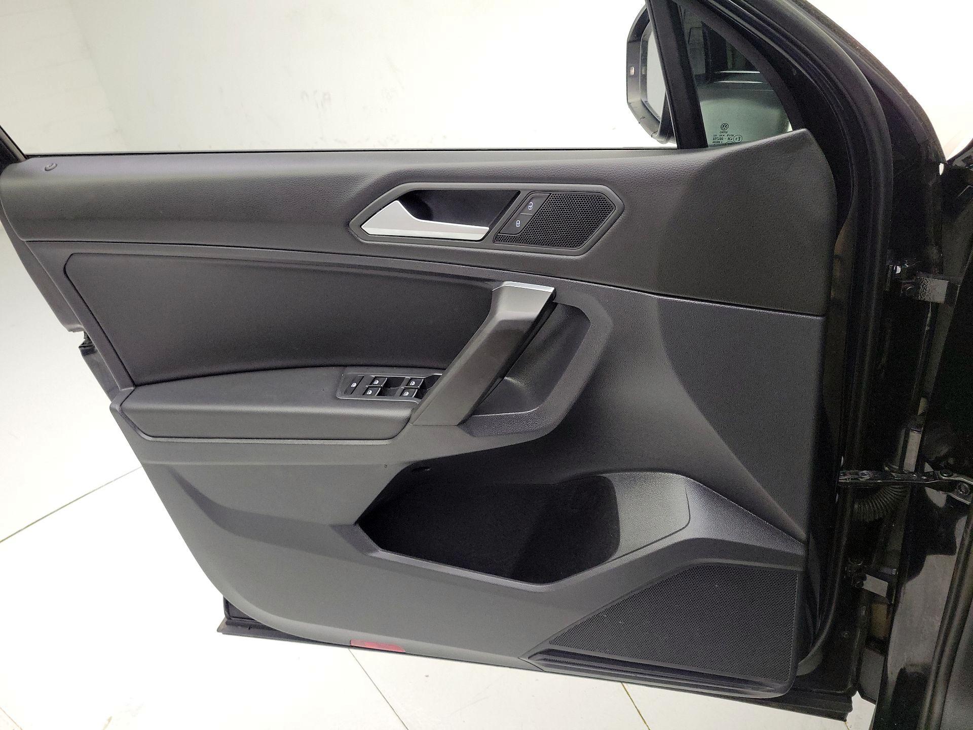 Thumbnail: 2021 Volkswagen Tiguan - 12