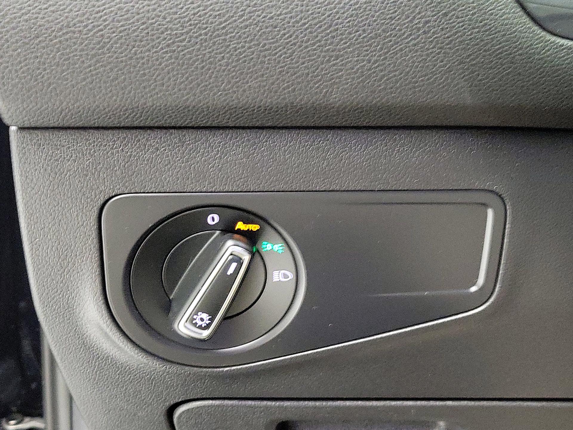 Thumbnail: 2021 Volkswagen Tiguan - 13