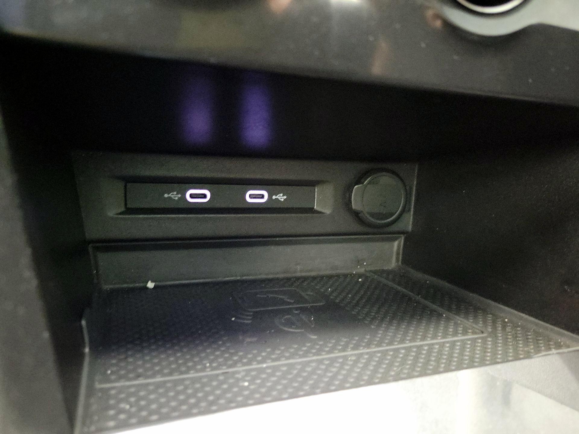 Thumbnail: 2021 Volkswagen Tiguan - 18