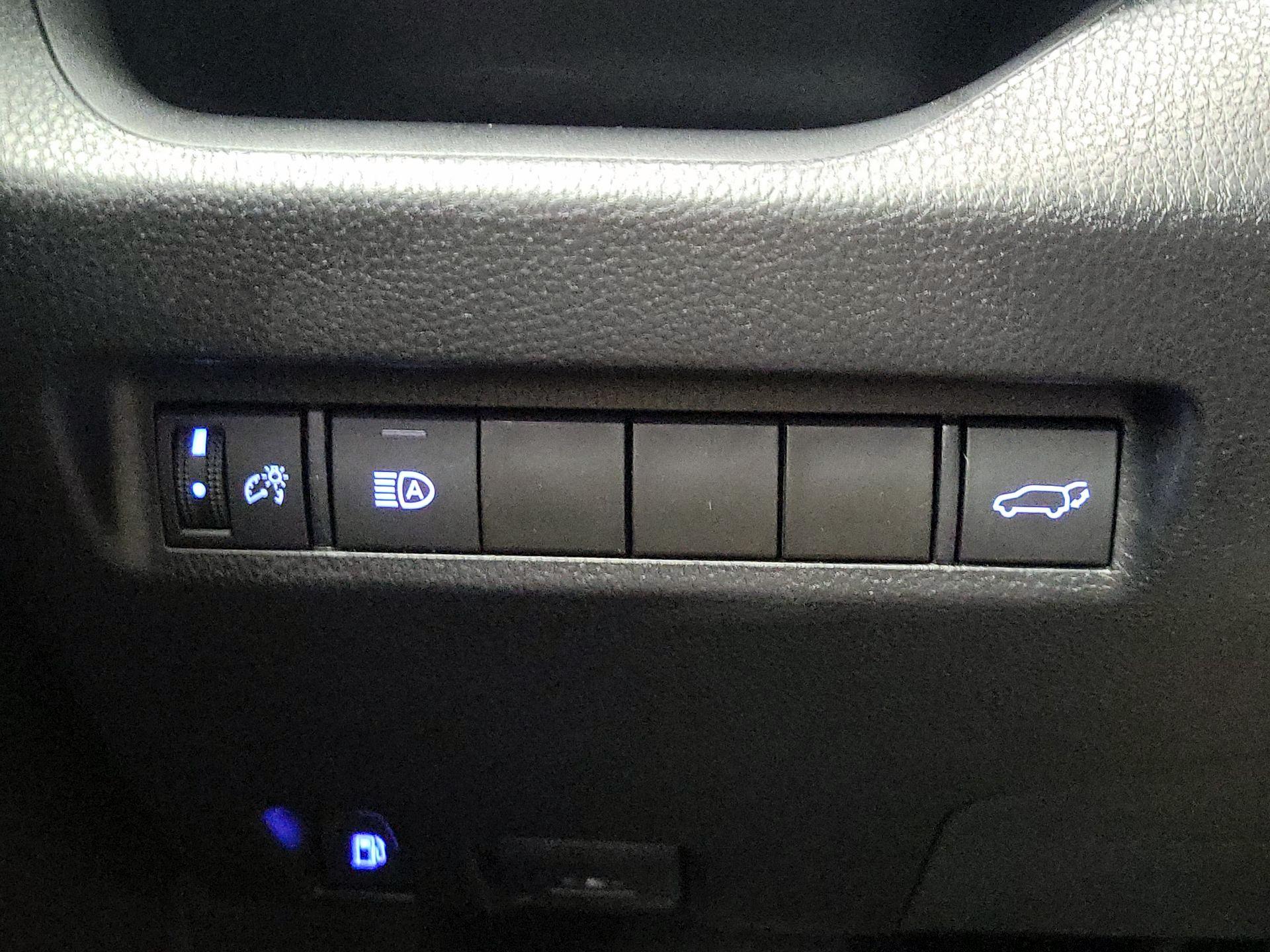 Thumbnail: 2022 Toyota RAV4 - 13