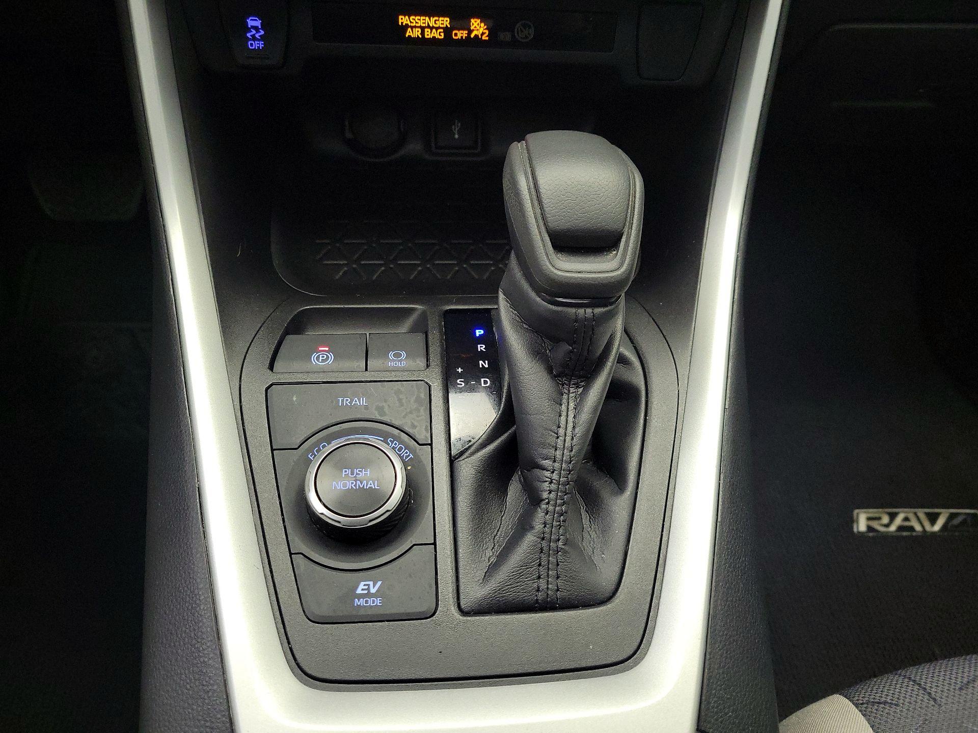 Thumbnail: 2022 Toyota RAV4 - 17