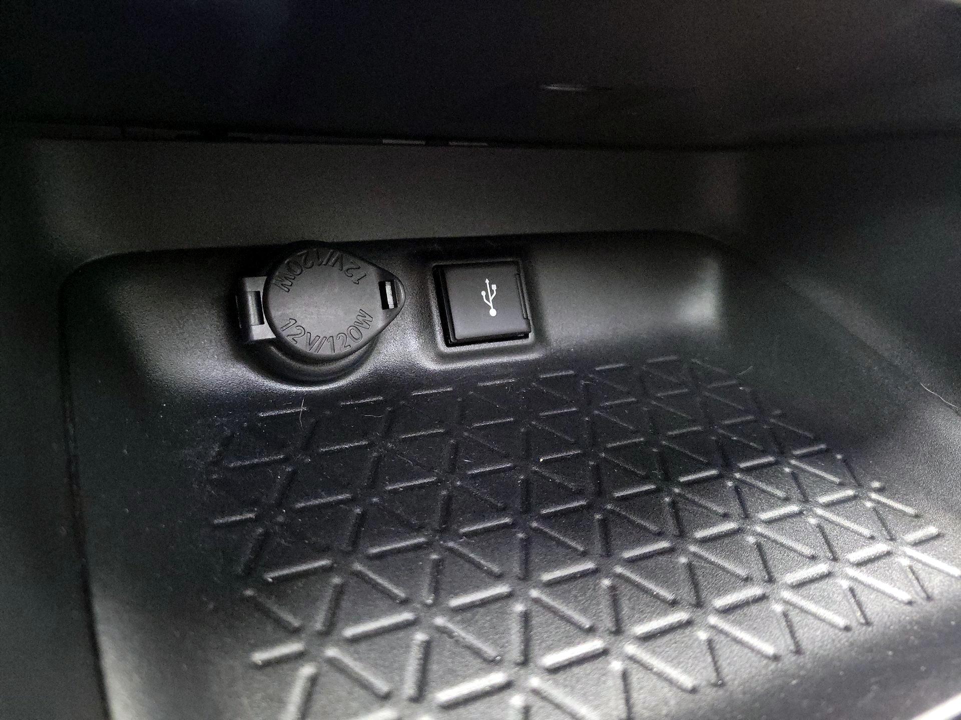 Thumbnail: 2022 Toyota RAV4 - 18