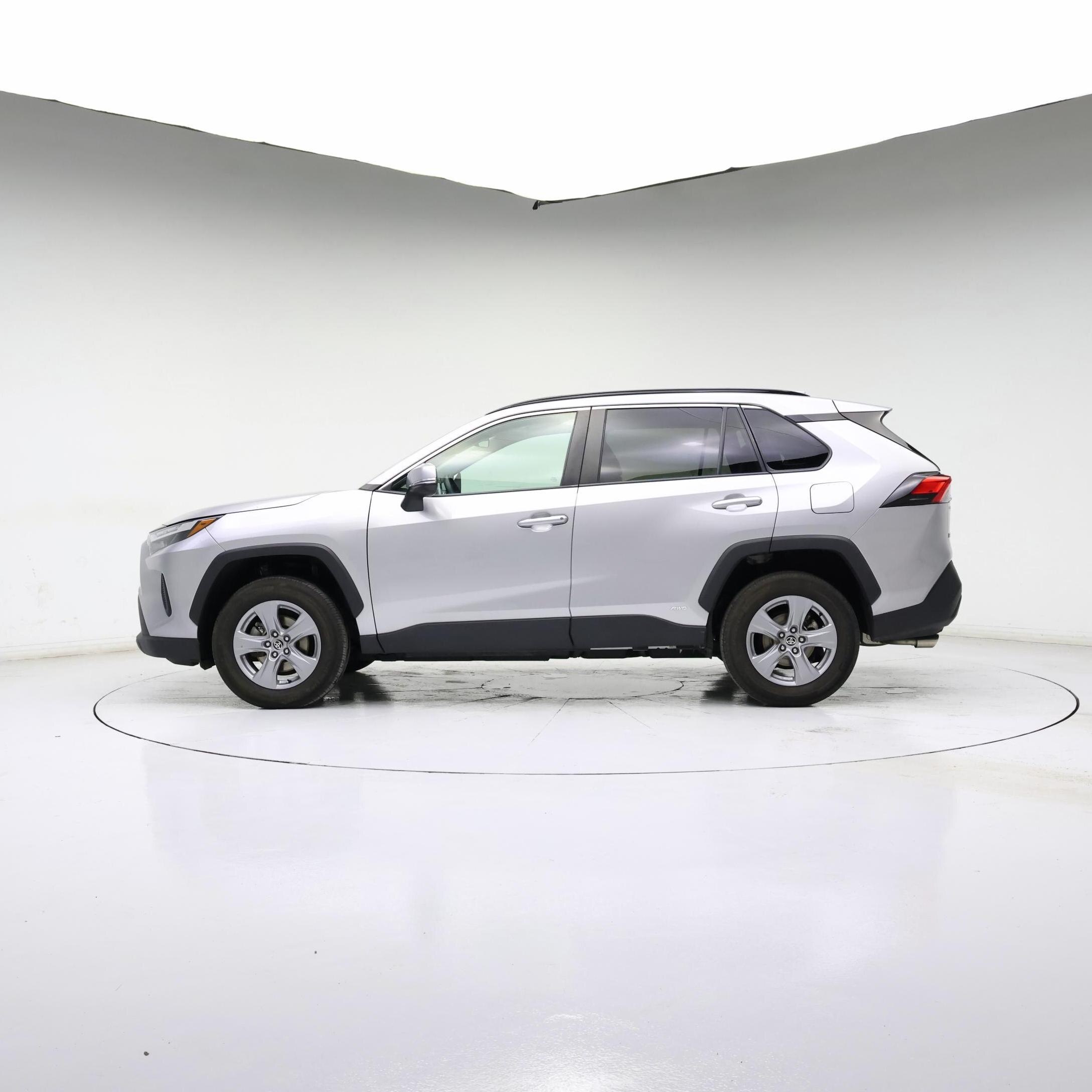 Thumbnail: 2022 Toyota RAV4 - 3