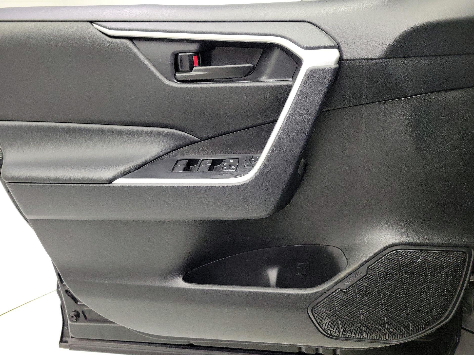 Thumbnail: 2025 Toyota RAV4 - 12