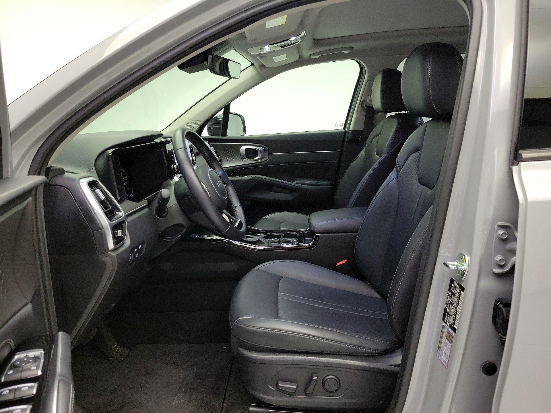 Thumbnail: 2023 Kia Sorento - 11