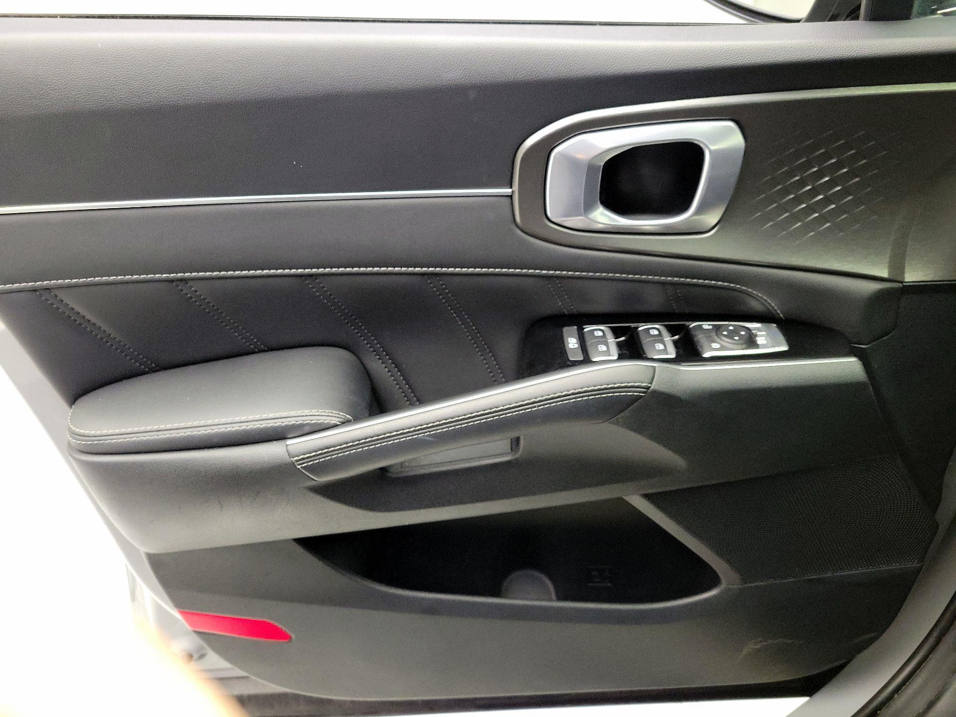 Thumbnail: 2023 Kia Sorento - 12