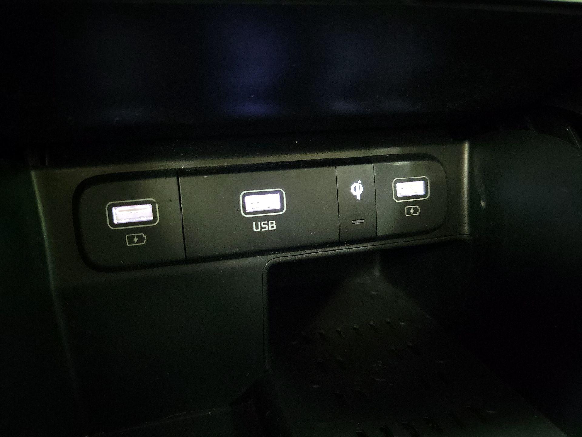 Thumbnail: 2023 Kia Sorento - 18