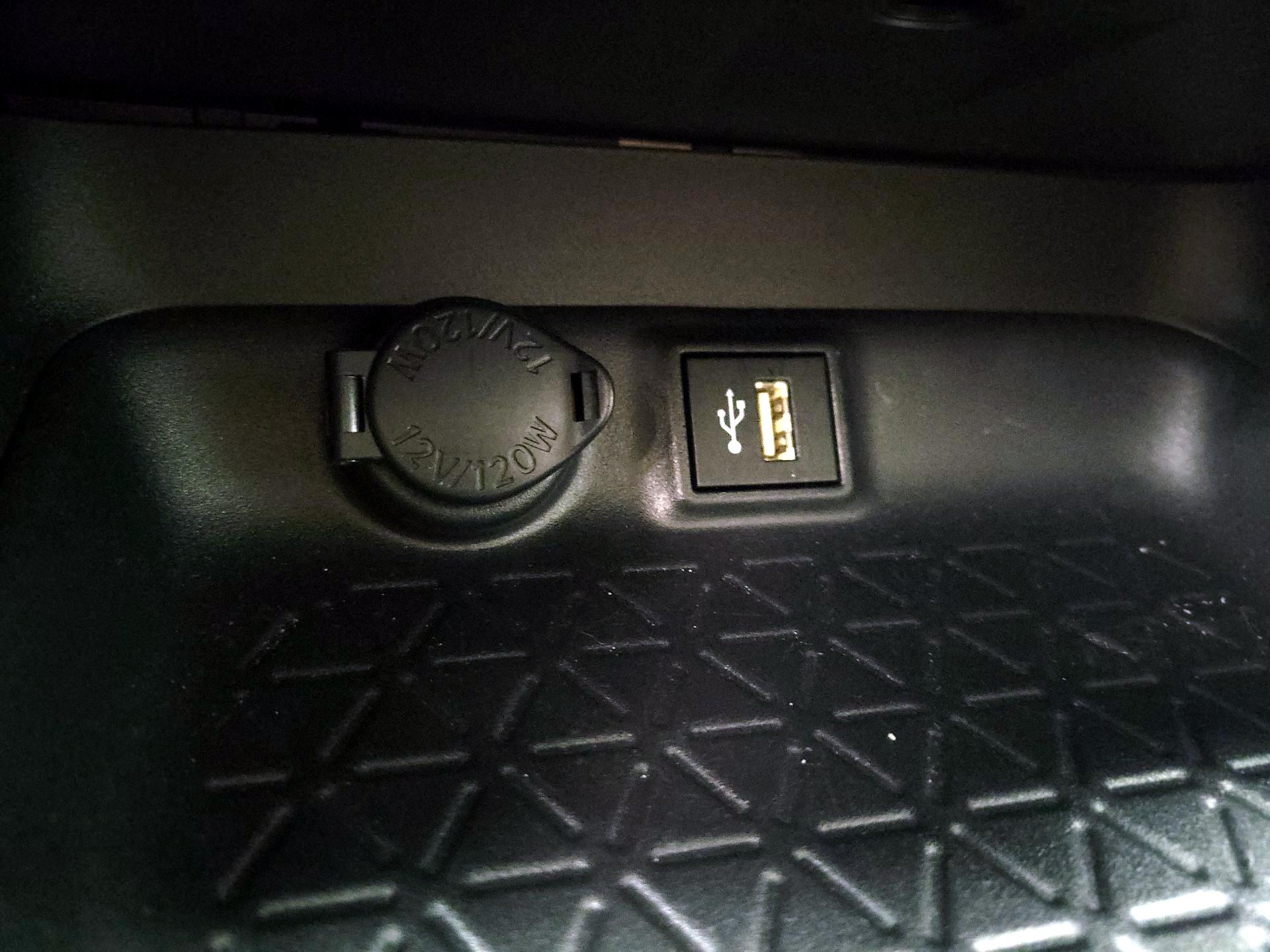 Thumbnail: 2025 Toyota RAV4 - 17