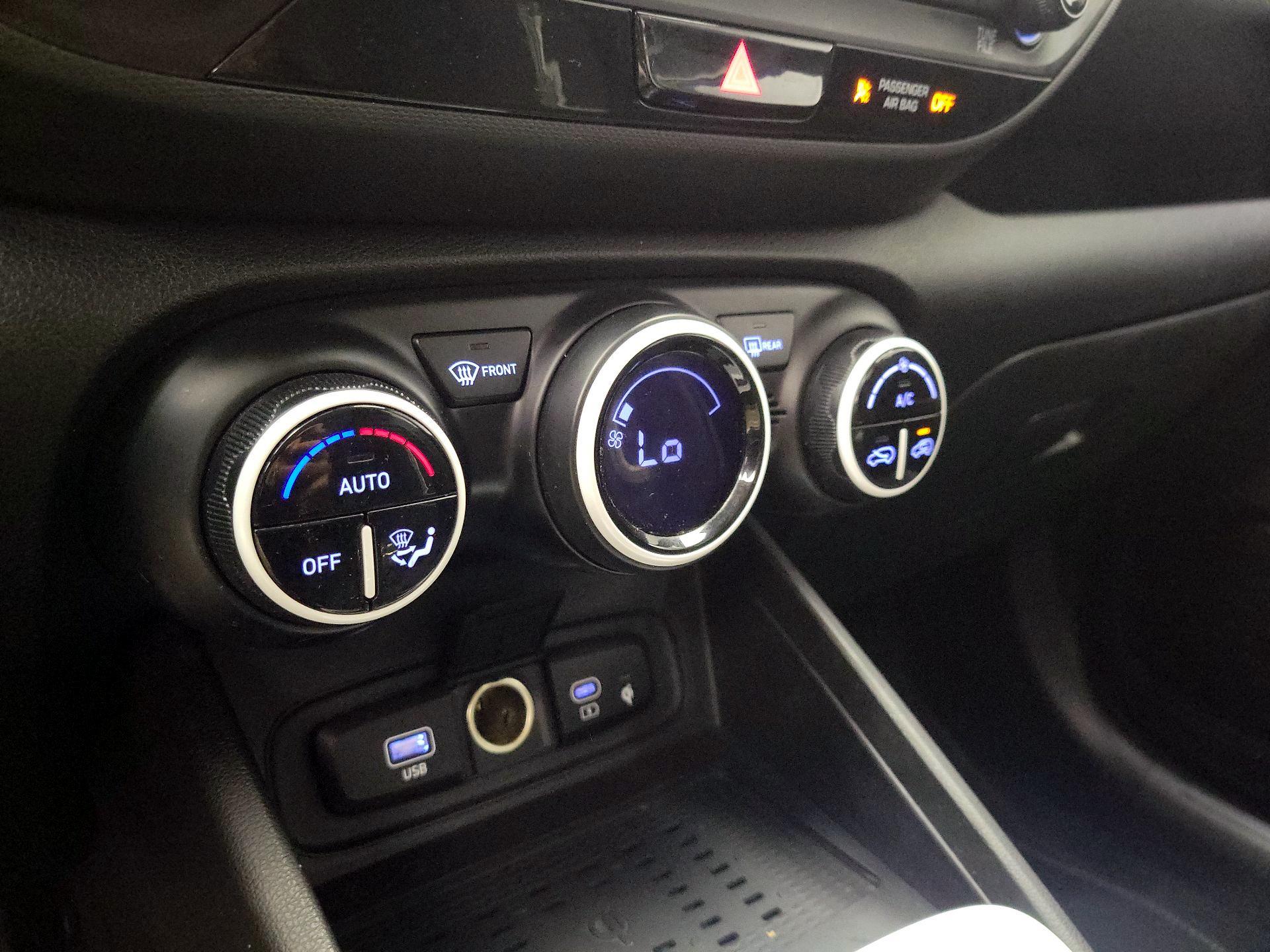 Thumbnail: 2023 Hyundai Venue - 16