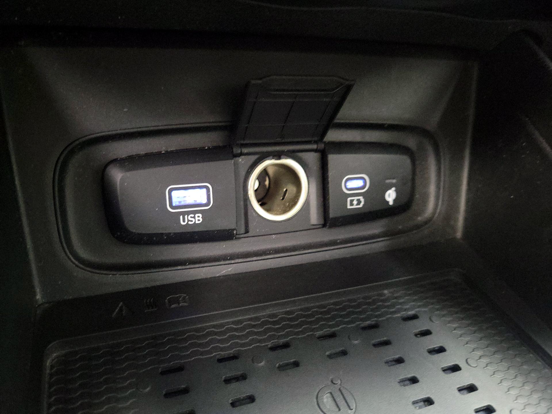 Thumbnail: 2023 Hyundai Venue - 18