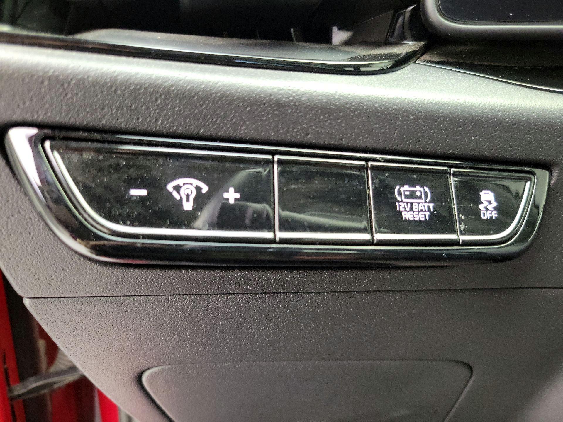 Thumbnail: 2023 Kia Niro - 13