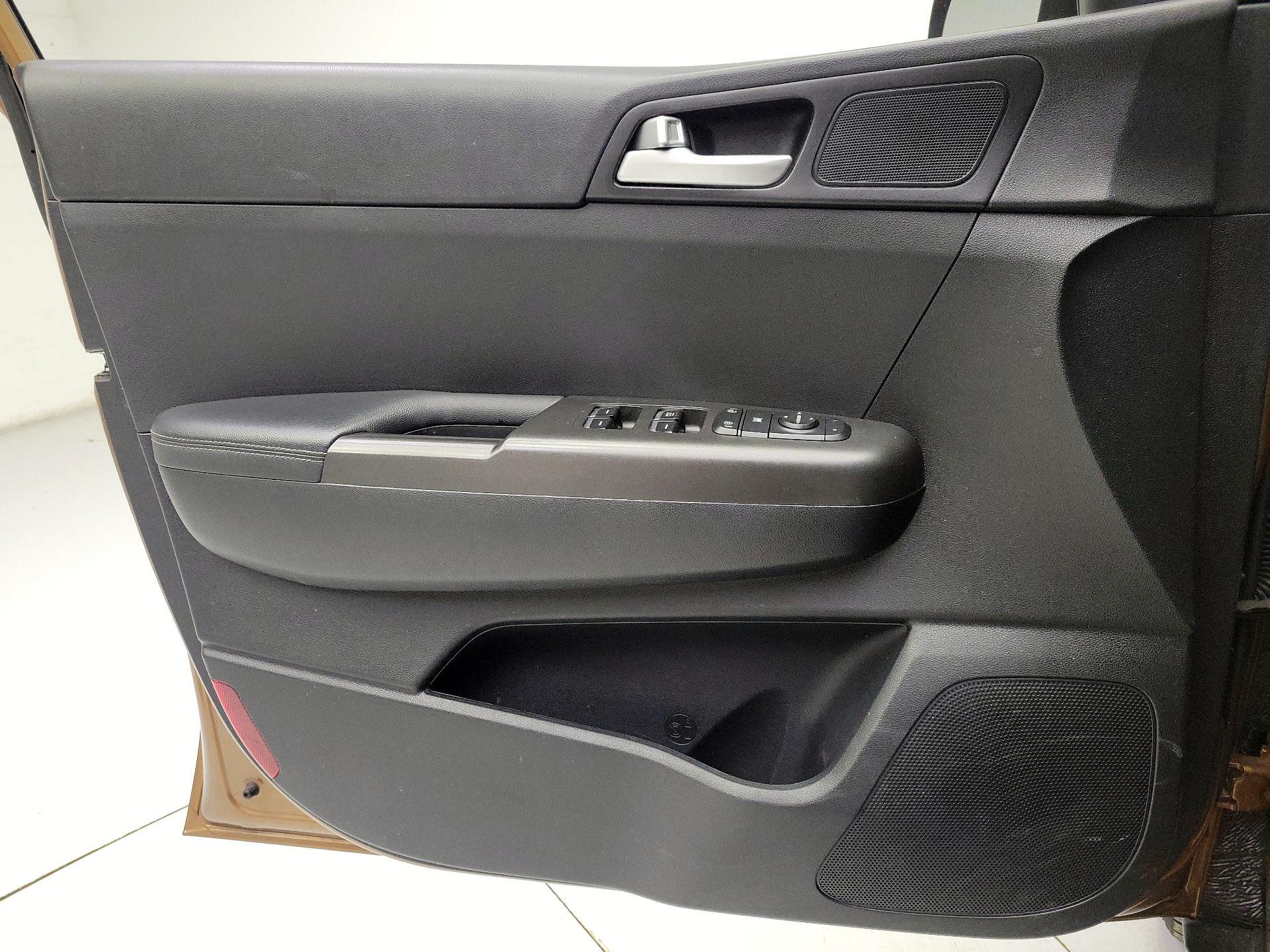 Thumbnail: 2020 Kia Sportage - 12