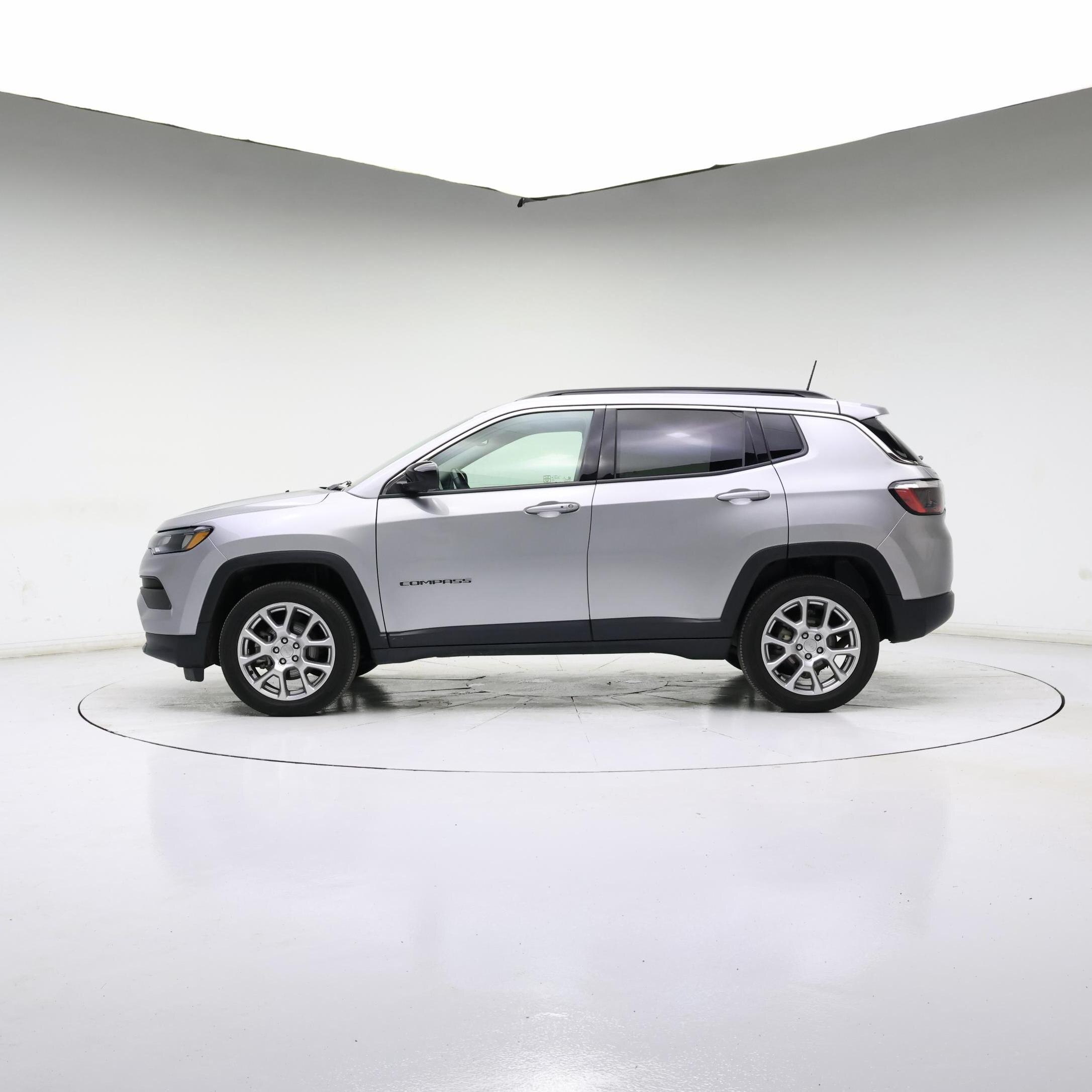 Thumbnail: 2022 Jeep Compass - 3