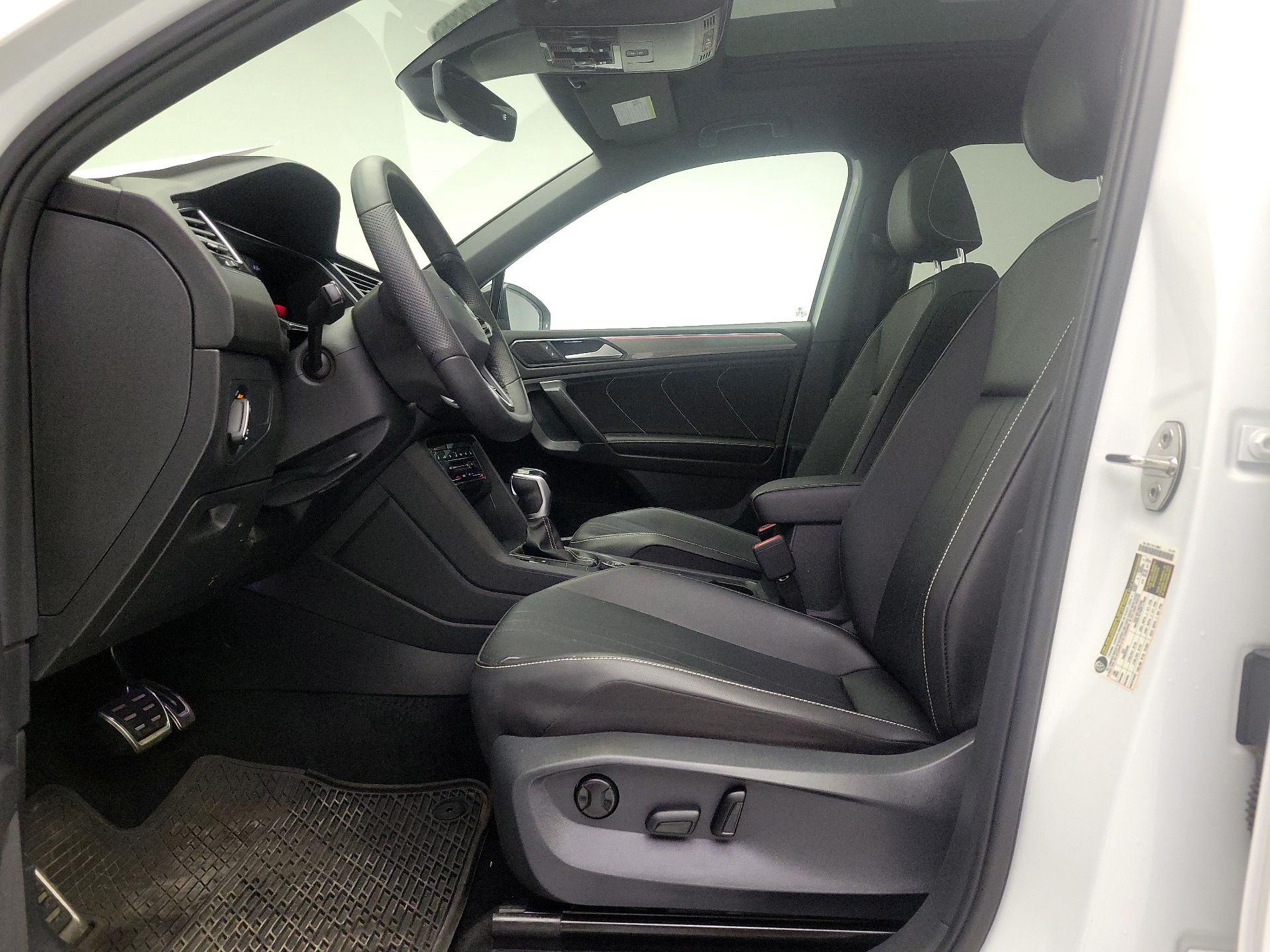 Thumbnail: 2022 Volkswagen Tiguan - 11