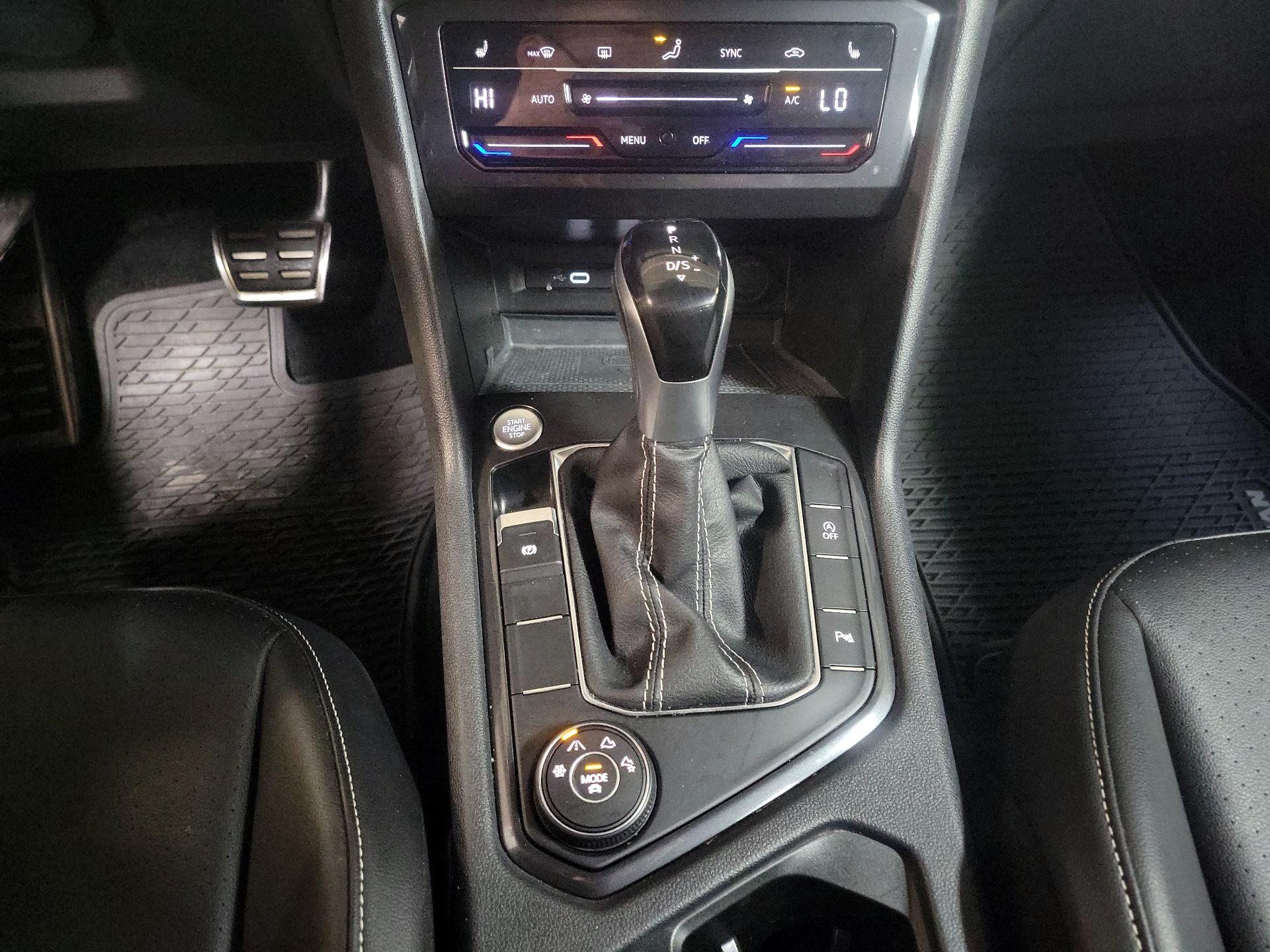 Thumbnail: 2022 Volkswagen Tiguan - 17