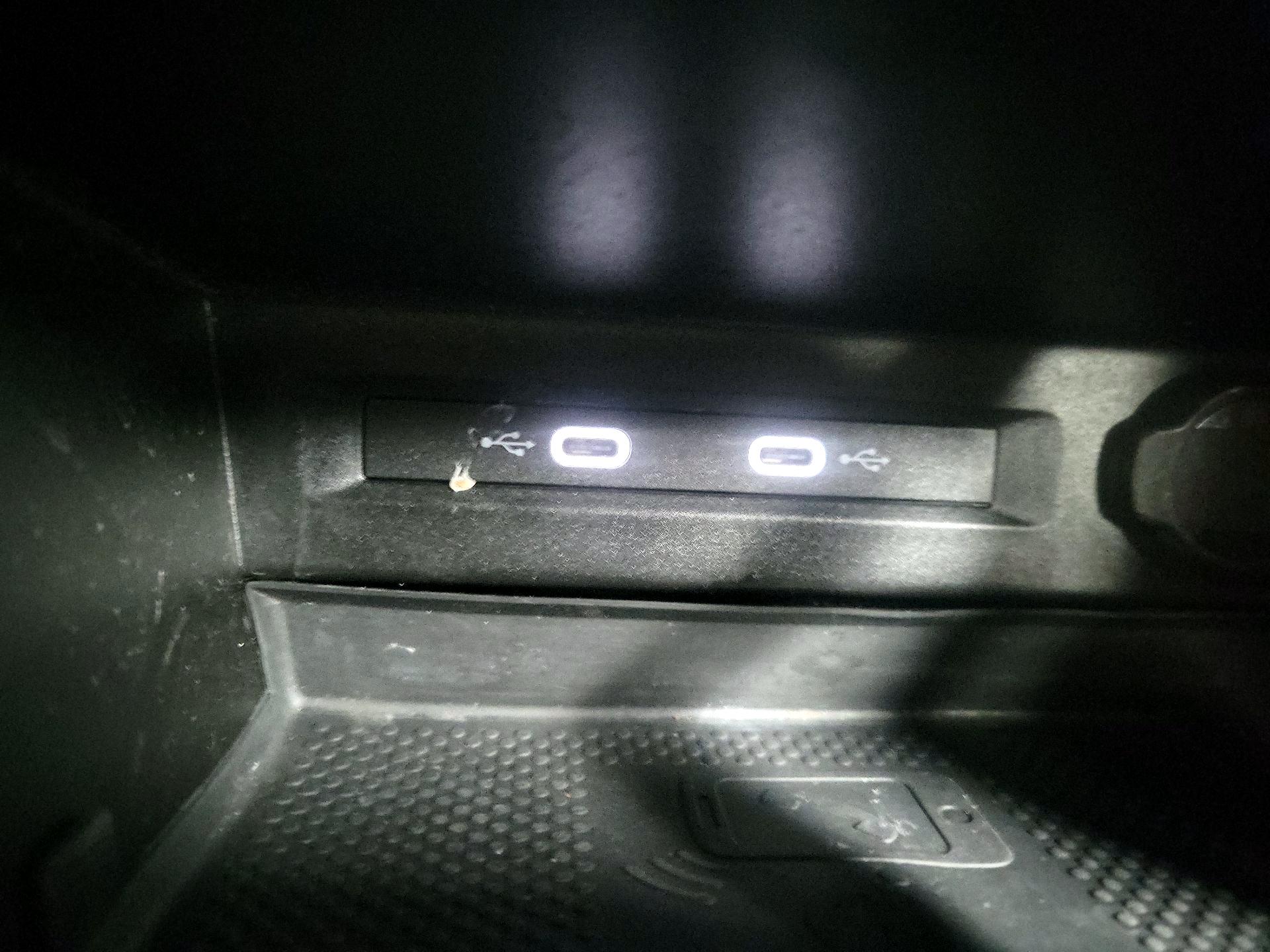 Thumbnail: 2022 Volkswagen Tiguan - 18