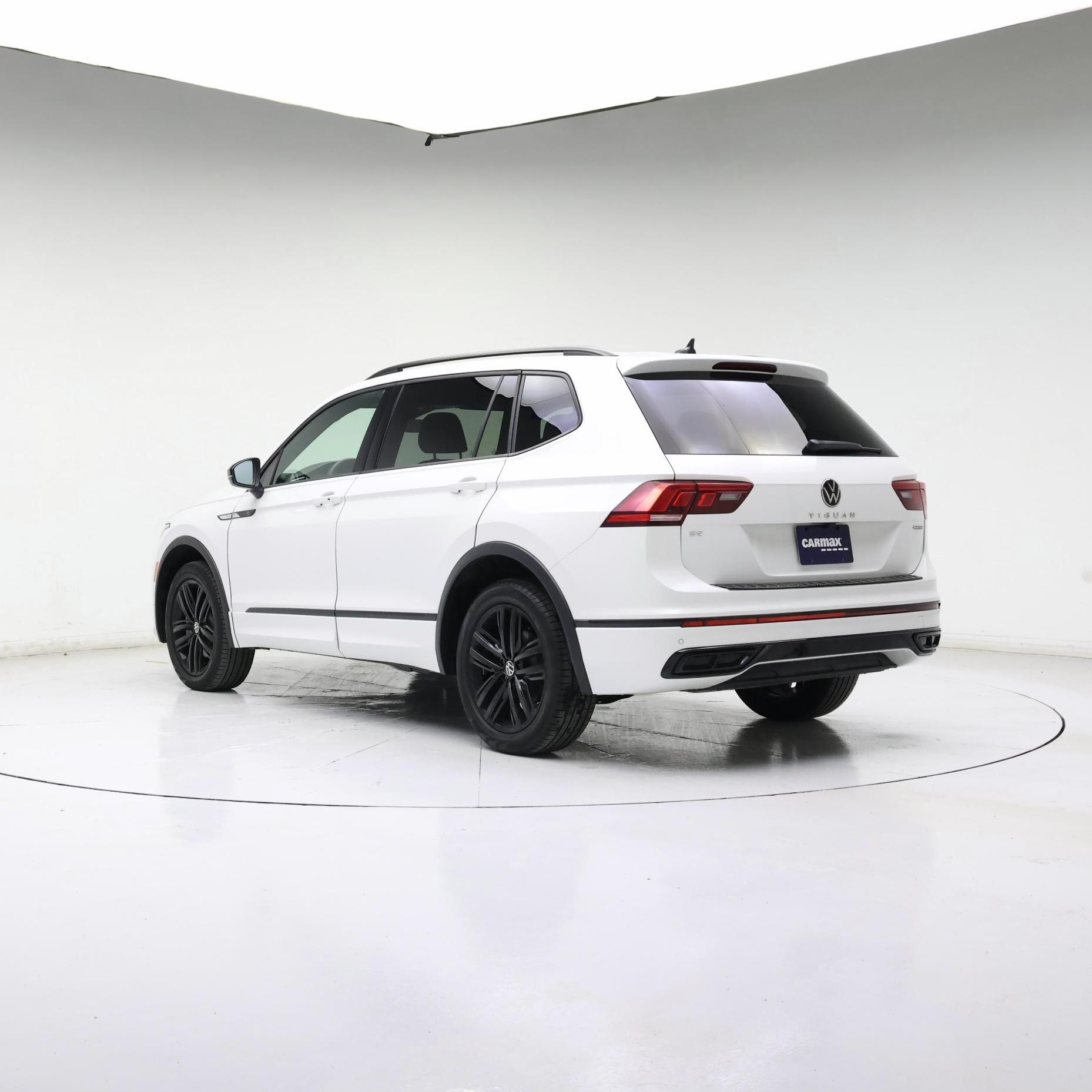 Thumbnail: 2022 Volkswagen Tiguan - 2