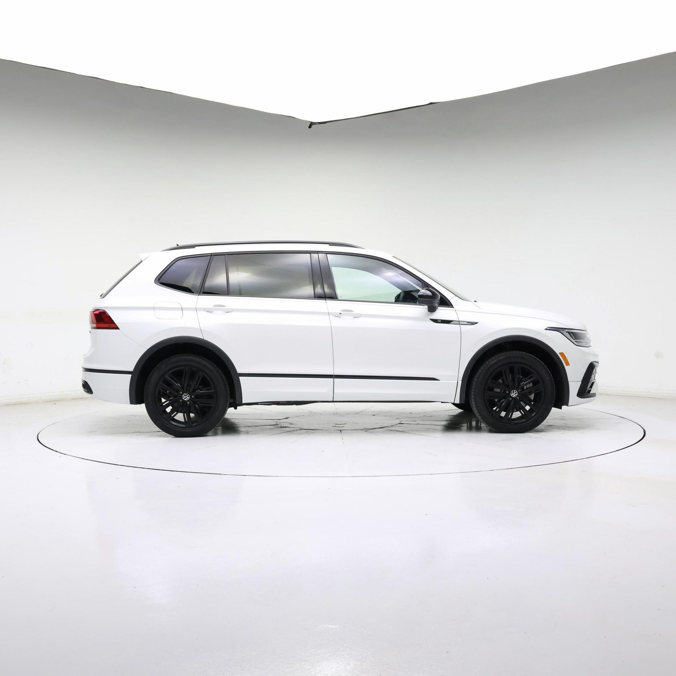 Thumbnail: 2022 Volkswagen Tiguan - 7