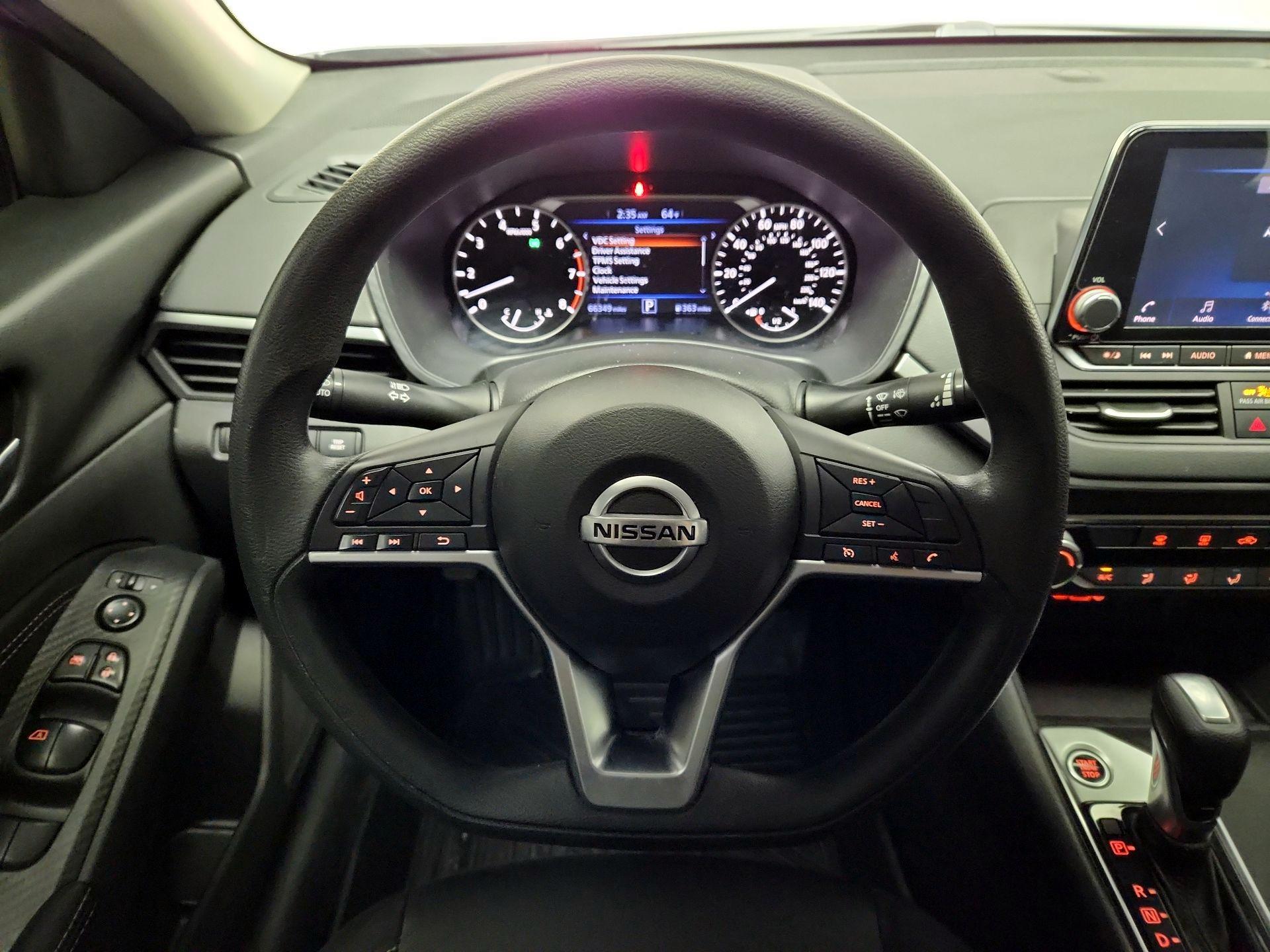 Thumbnail: 2020 Nissan Altima - 10