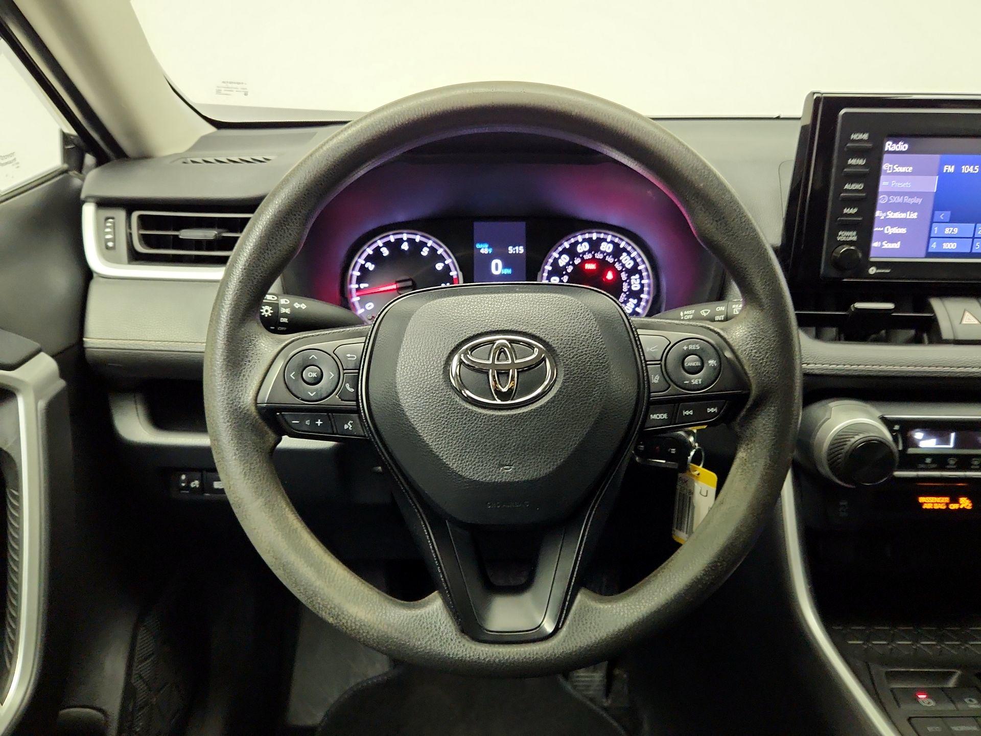 Thumbnail: 2022 Toyota RAV4 - 10