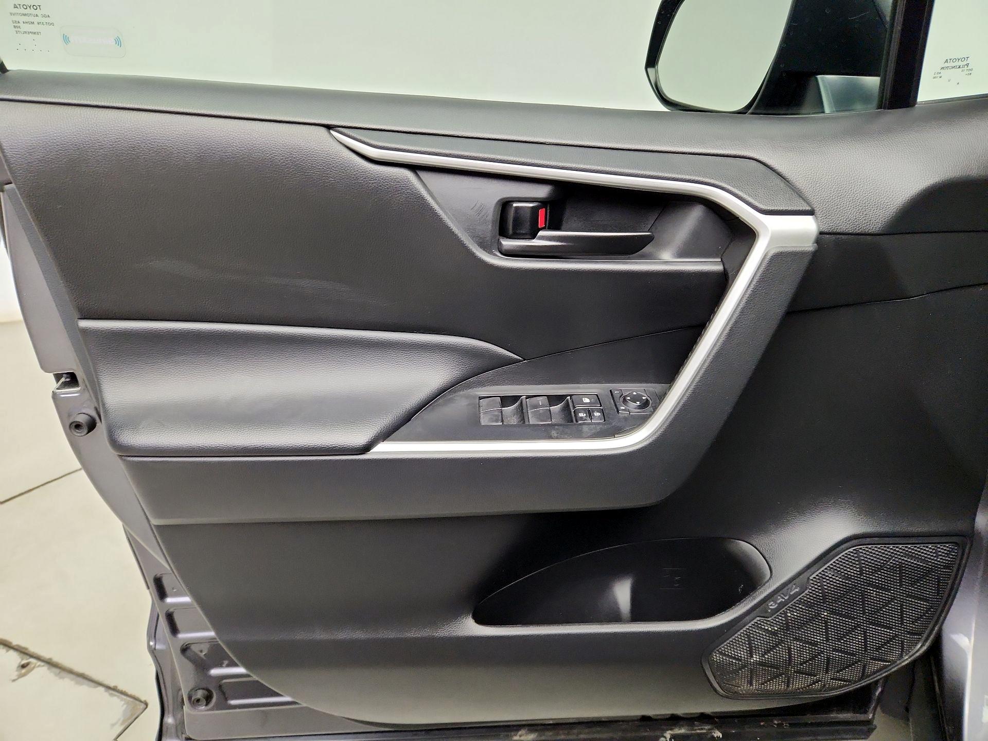 Thumbnail: 2022 Toyota RAV4 - 12