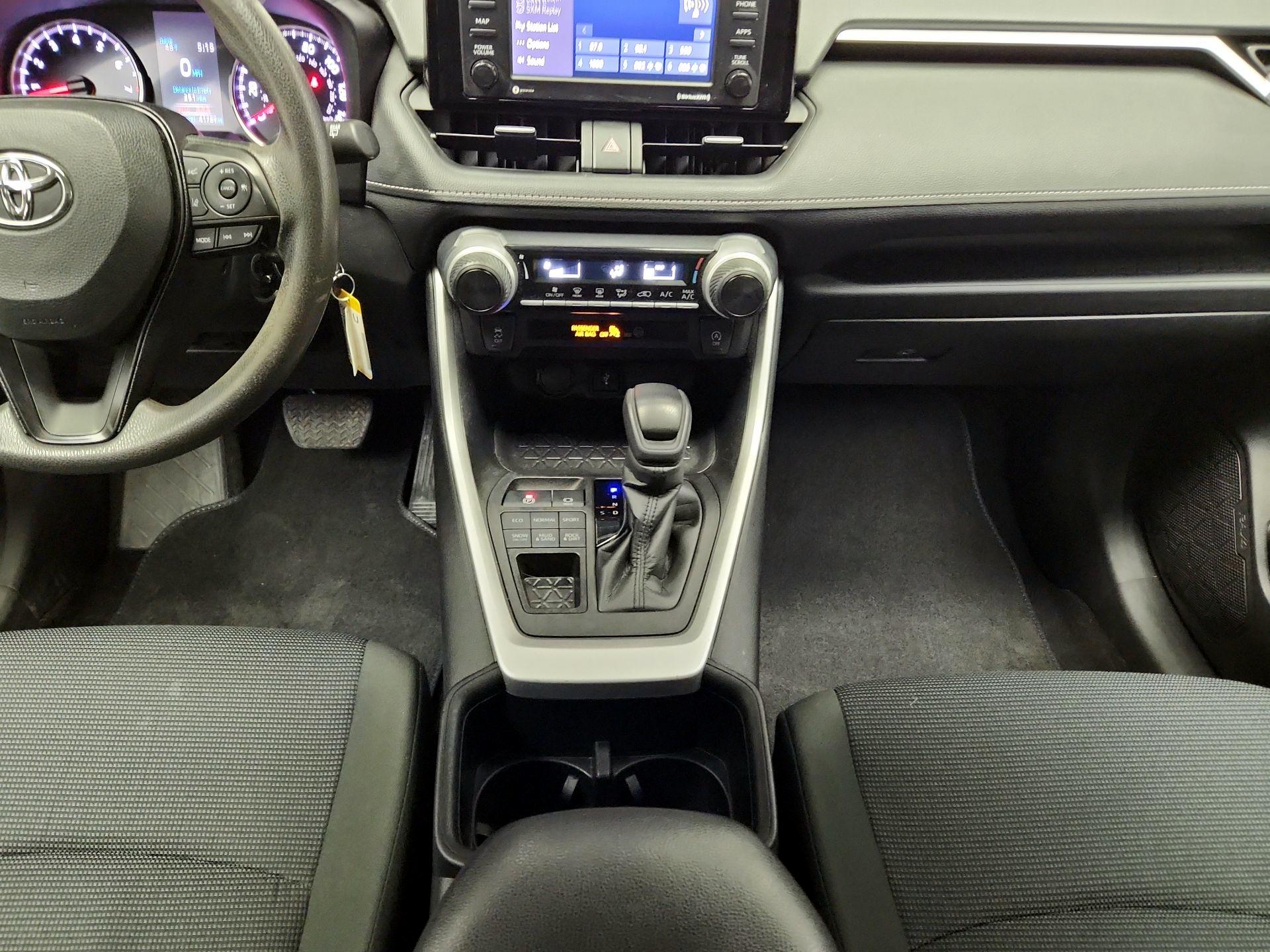 Thumbnail: 2022 Toyota RAV4 - 17