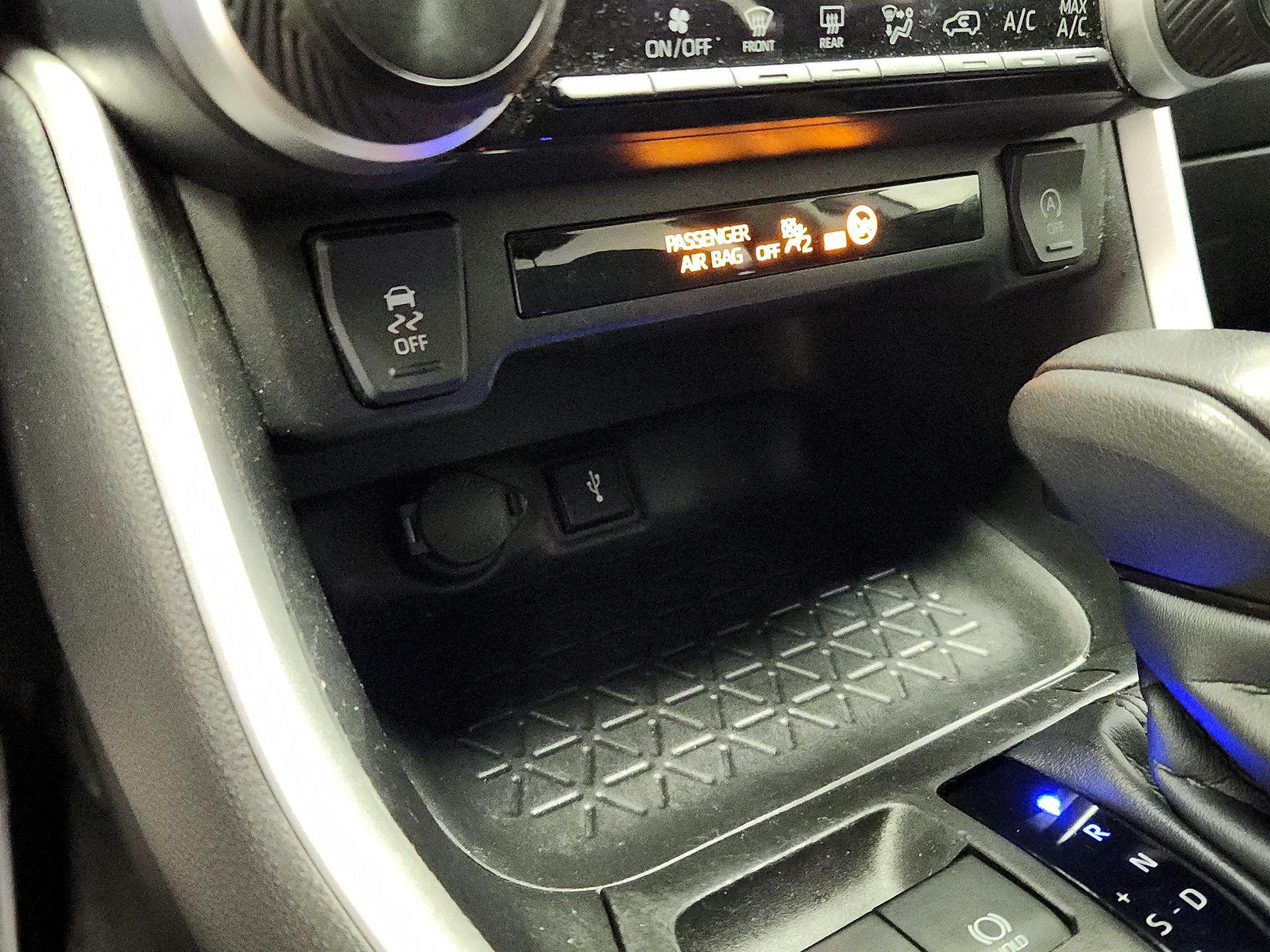 Thumbnail: 2022 Toyota RAV4 - 18