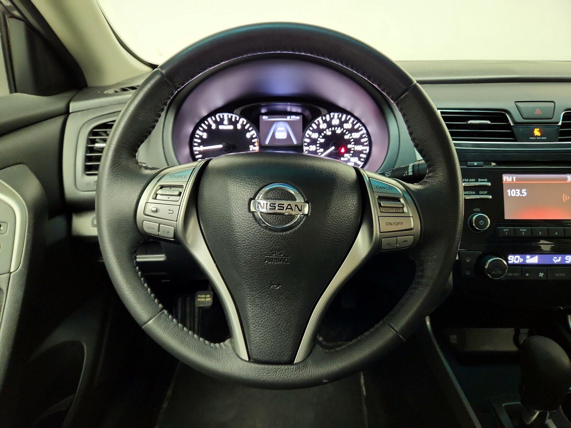 Thumbnail: 2015 Nissan Altima - 10